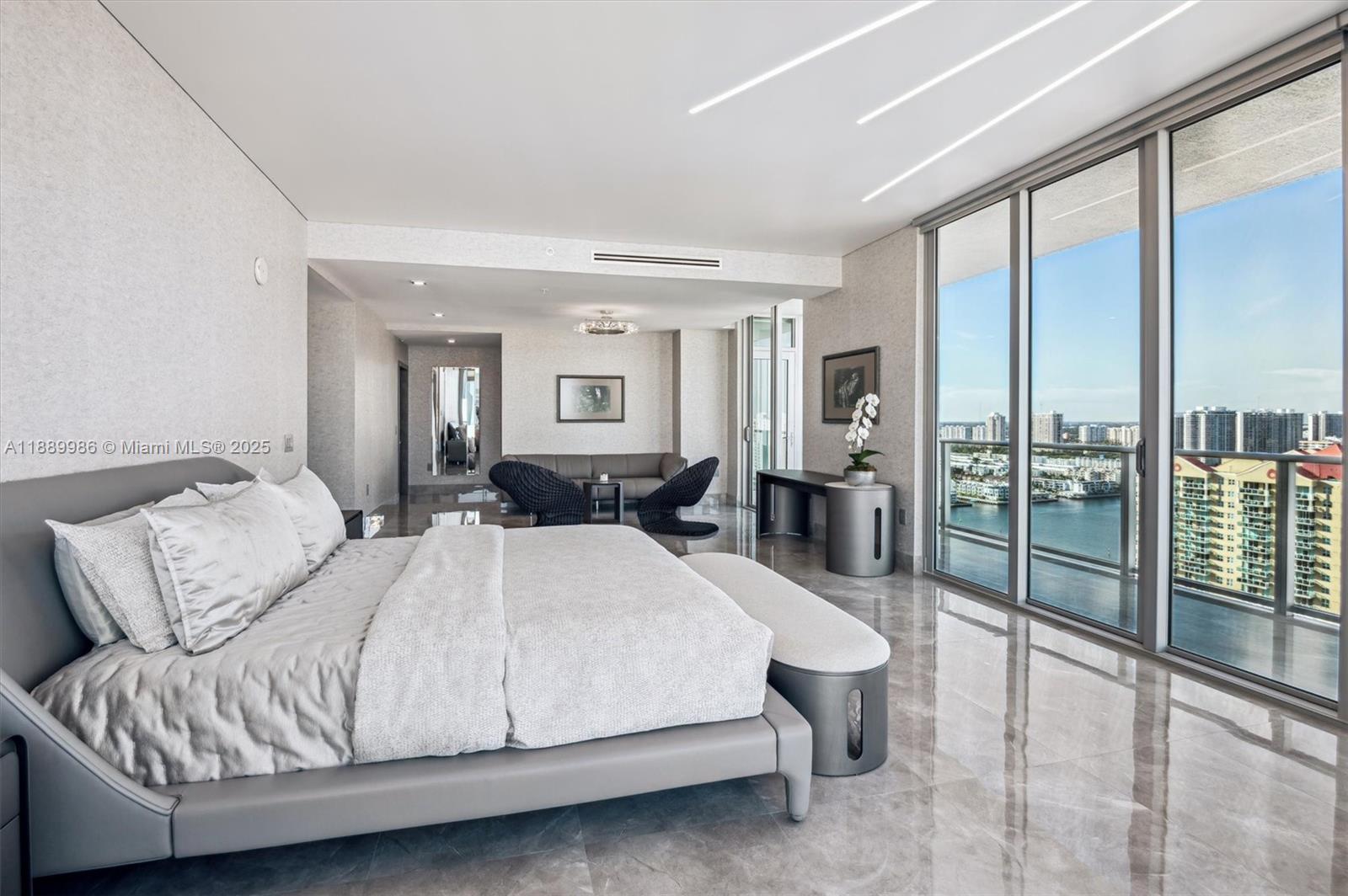 5-UPH04 4 / 5 3877 sq. ft. $ 2025-10-03 0 foto