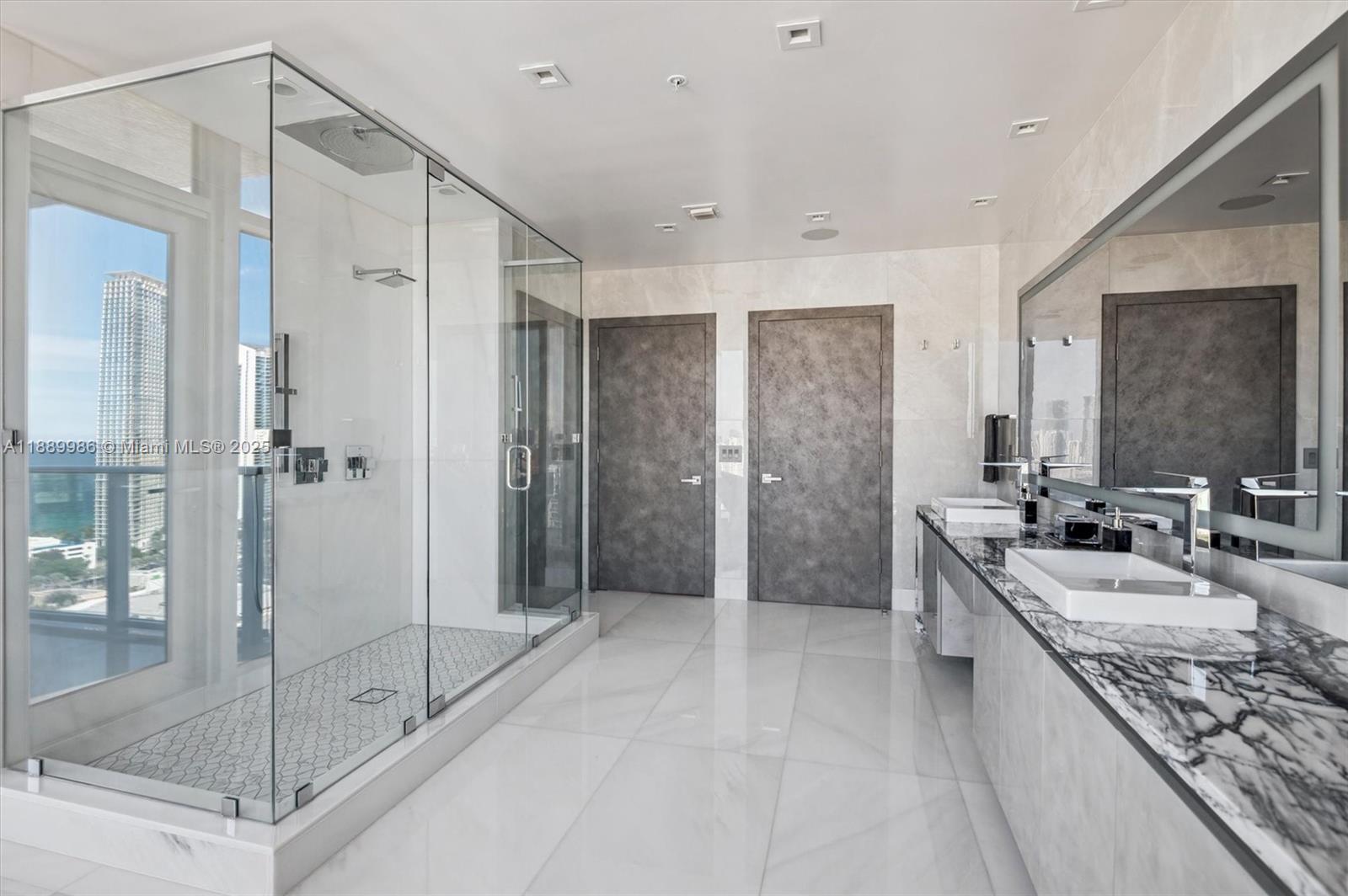 5-UPH04 4 / 5 3877 sq. ft. $ 2025-10-03 0 foto