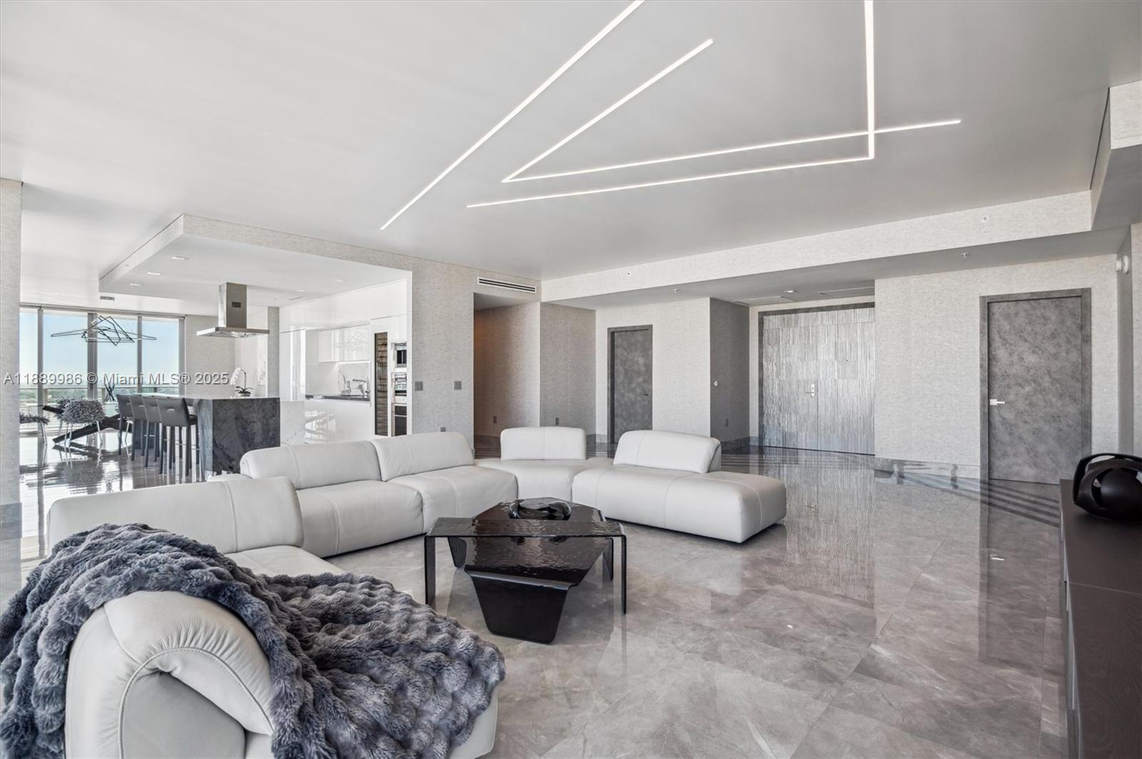 5-UPH04 4 / 5 3877 sq. ft. $ 2025-10-03 0 foto