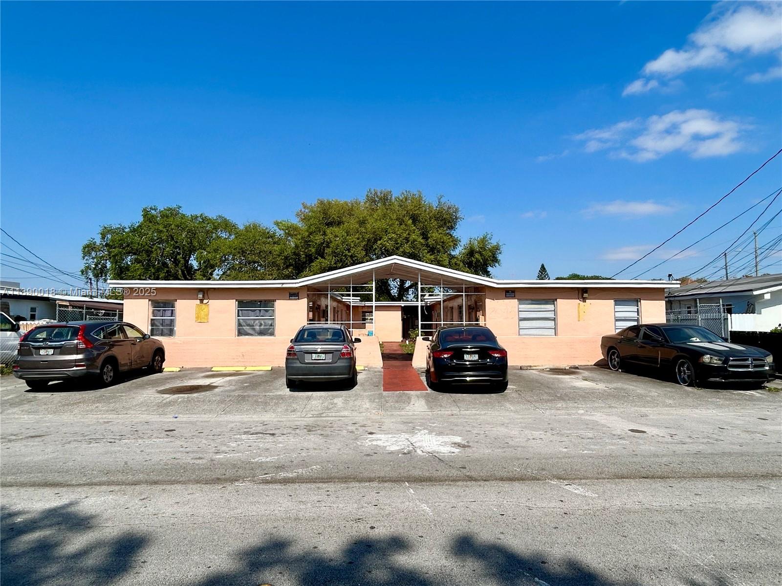   /  3490 sq. ft. $ 2025-10-03 0 foto