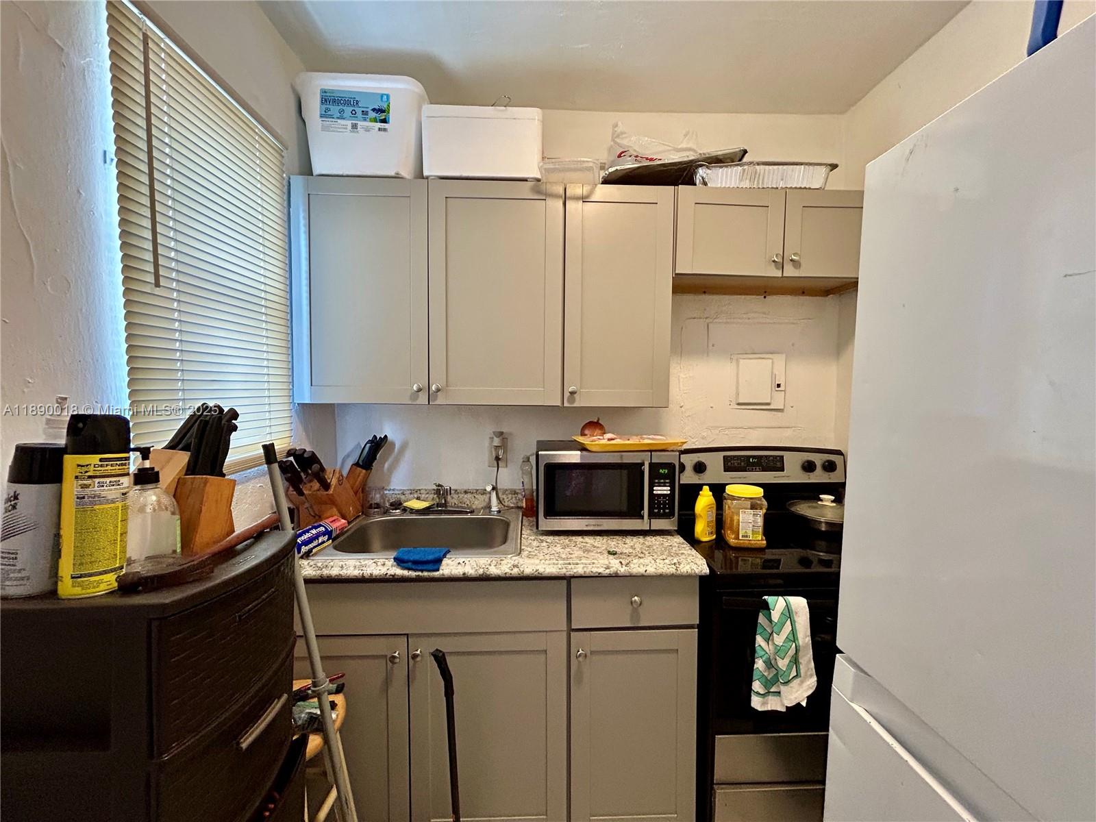   /  3490 sq. ft. $ 2025-10-03 0 foto
