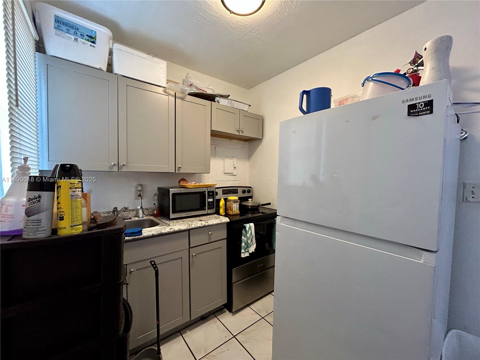   /  3490 sq. ft. $ 2025-10-03 0 foto