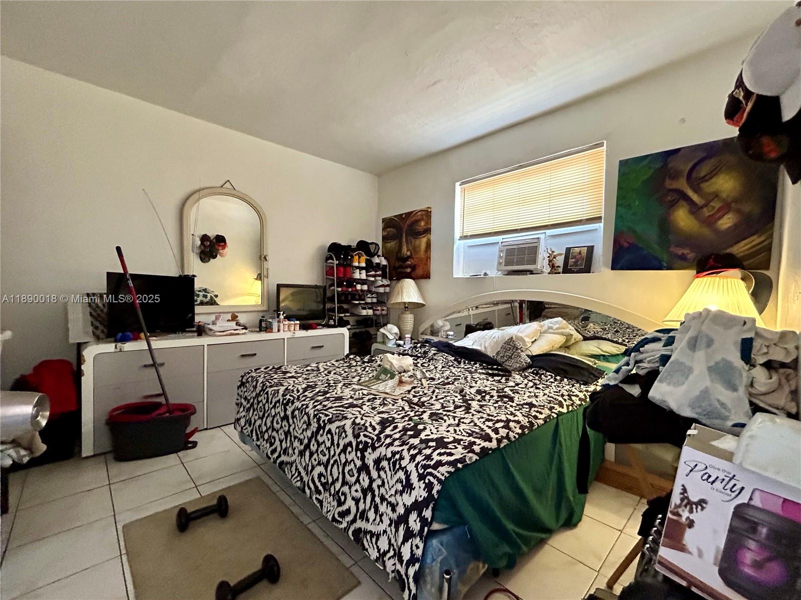   /  3490 sq. ft. $ 2025-10-03 0 foto