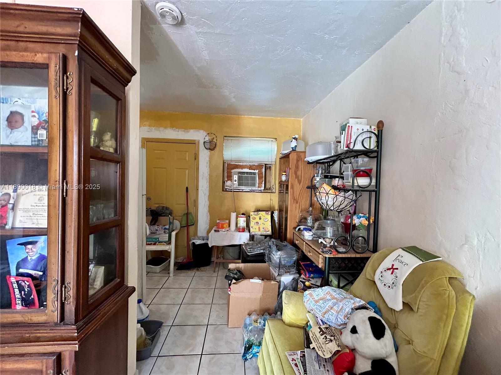   /  3490 sq. ft. $ 2025-10-03 0 foto