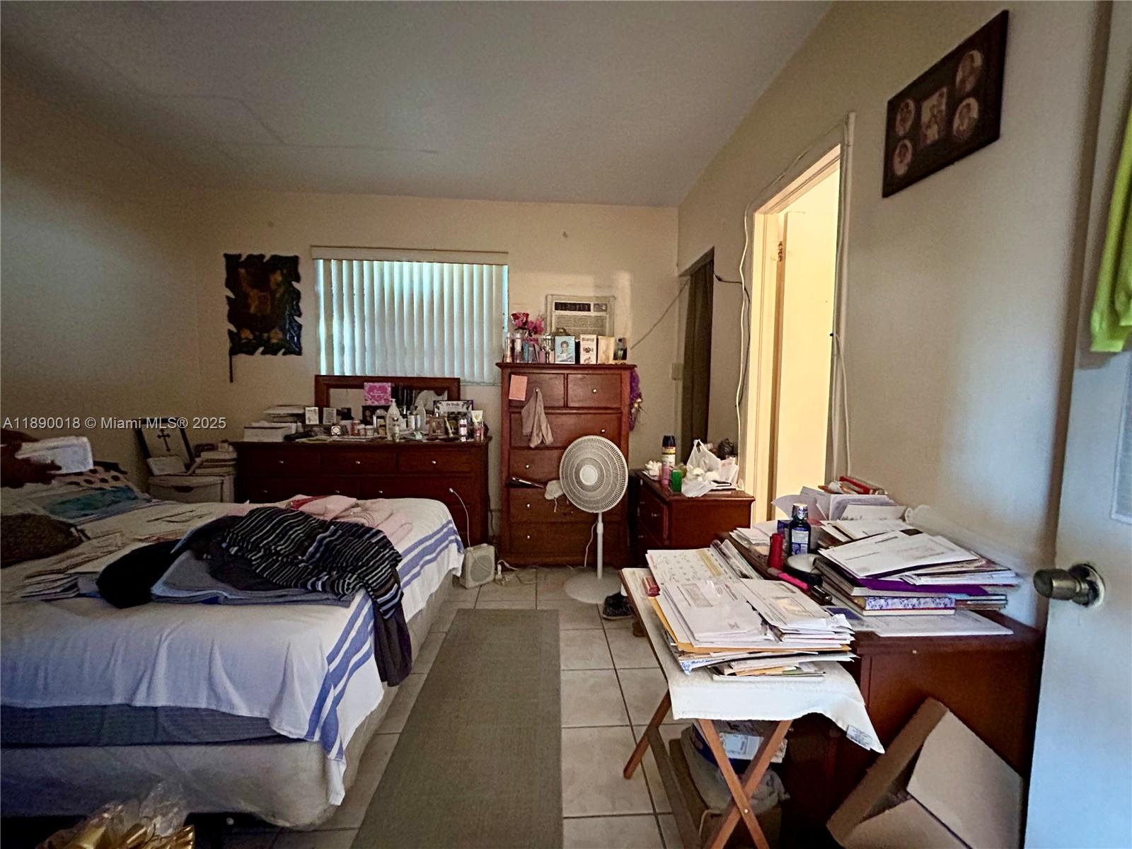   /  3490 sq. ft. $ 2025-10-03 0 foto