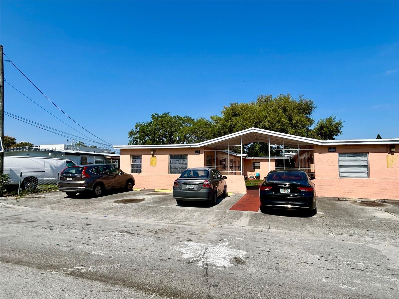   /  3490 sq. ft. $ 2025-10-03 0 foto