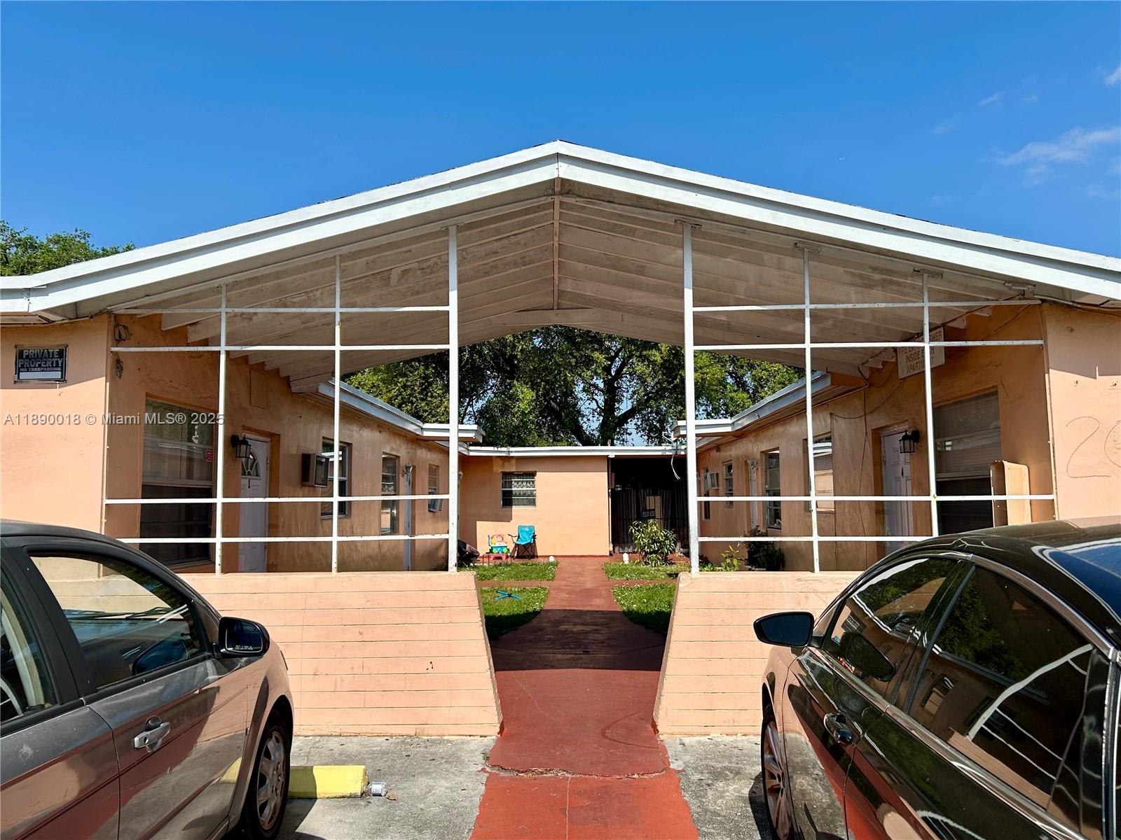   /  3490 sq. ft. $ 2025-10-03 0 foto