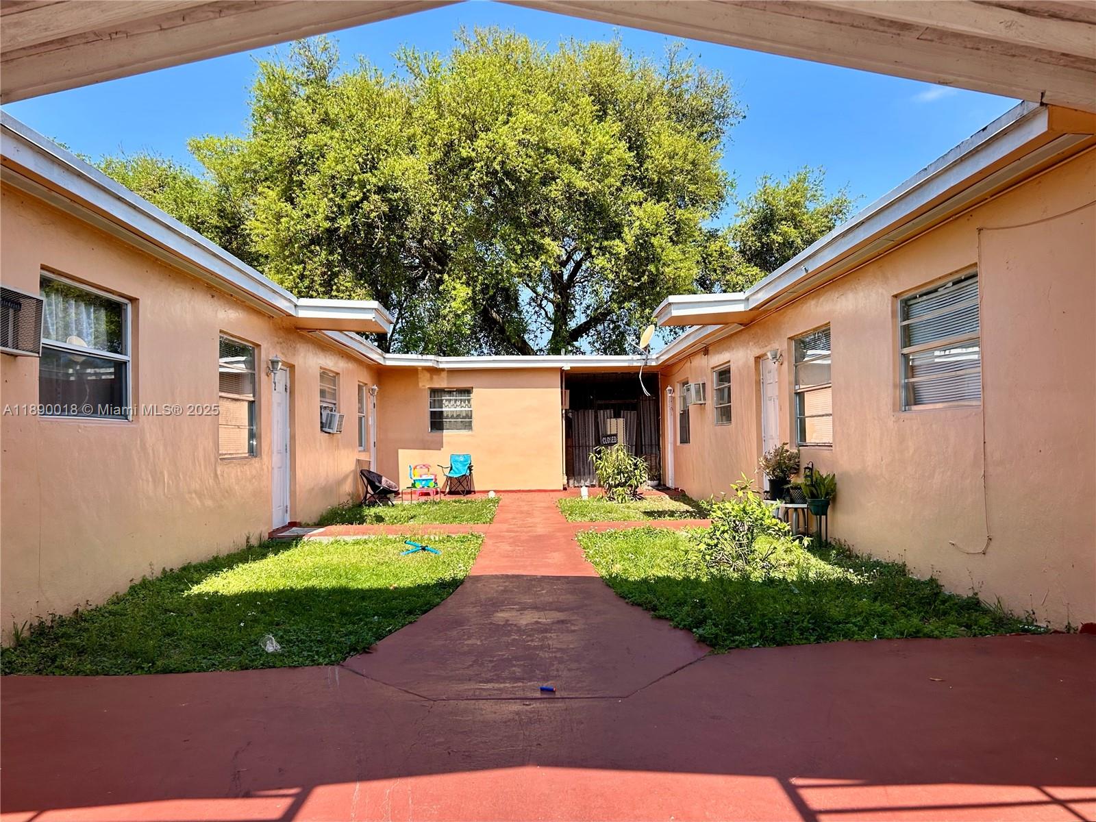   /  3490 sq. ft. $ 2025-10-03 0 foto