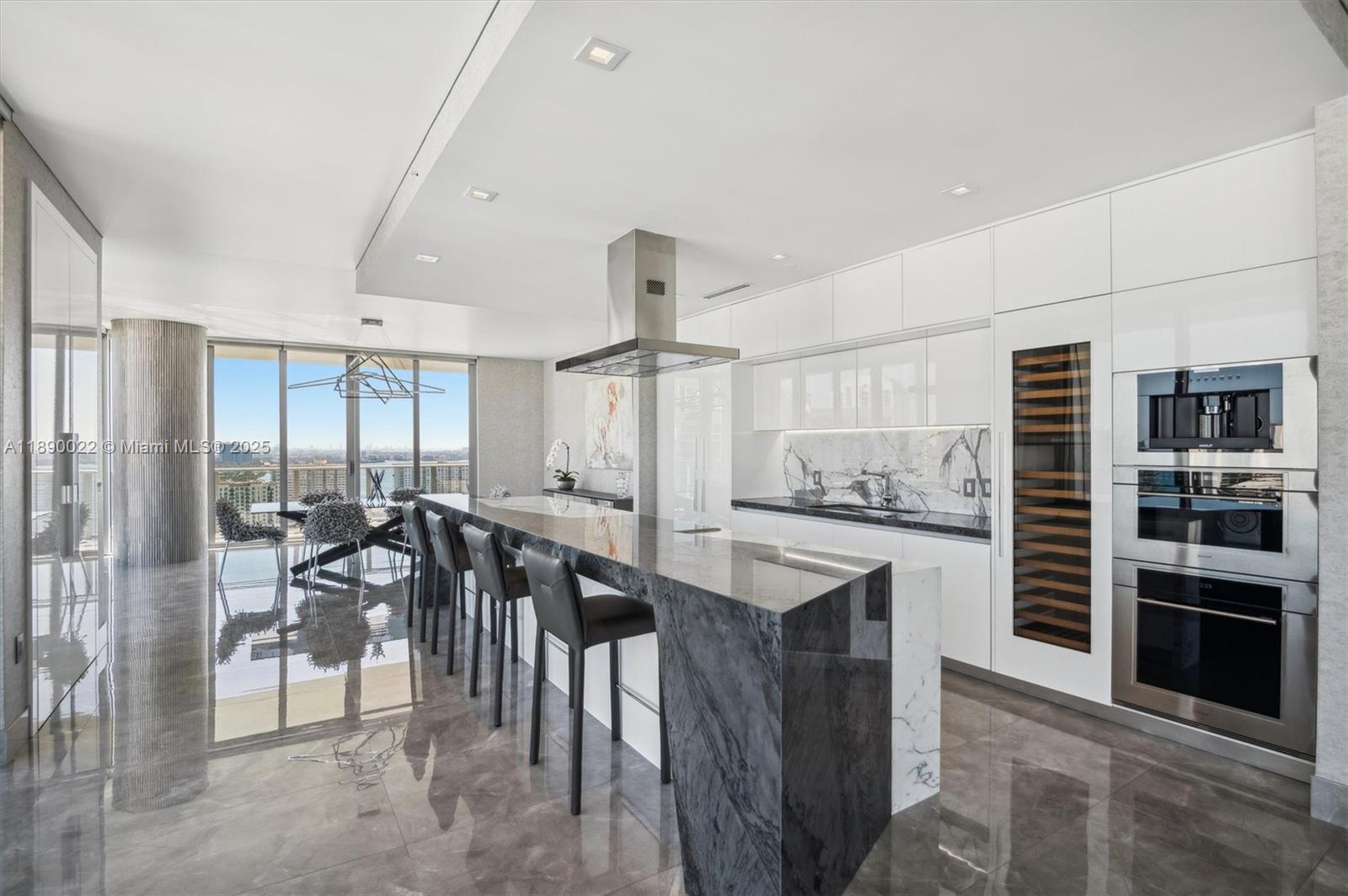 See details 5-UPH04 4 / 5 3877 sq. ft. $ 2025-10-03 0 Photo