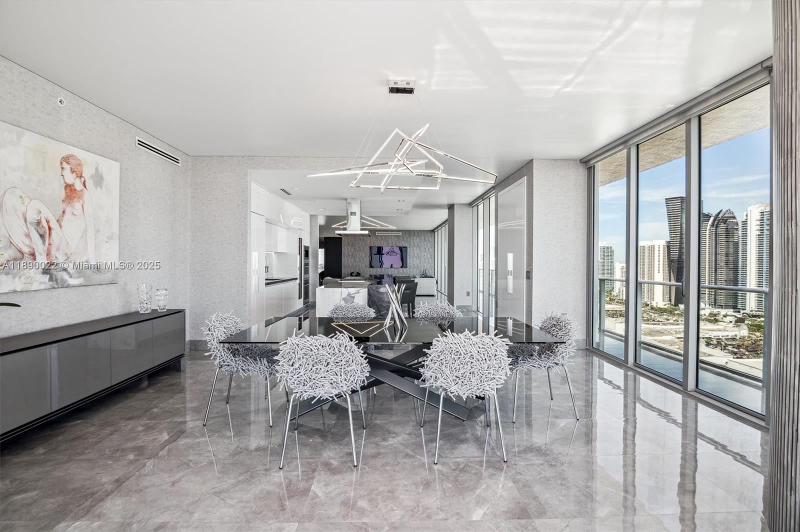 See details 5-UPH04 4 / 5 3877 sq. ft. $ 2025-10-03 0 Photo