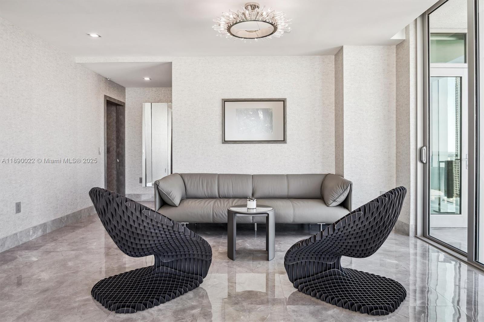See details 5-UPH04 4 / 5 3877 sq. ft. $ 2025-10-03 0 Photo