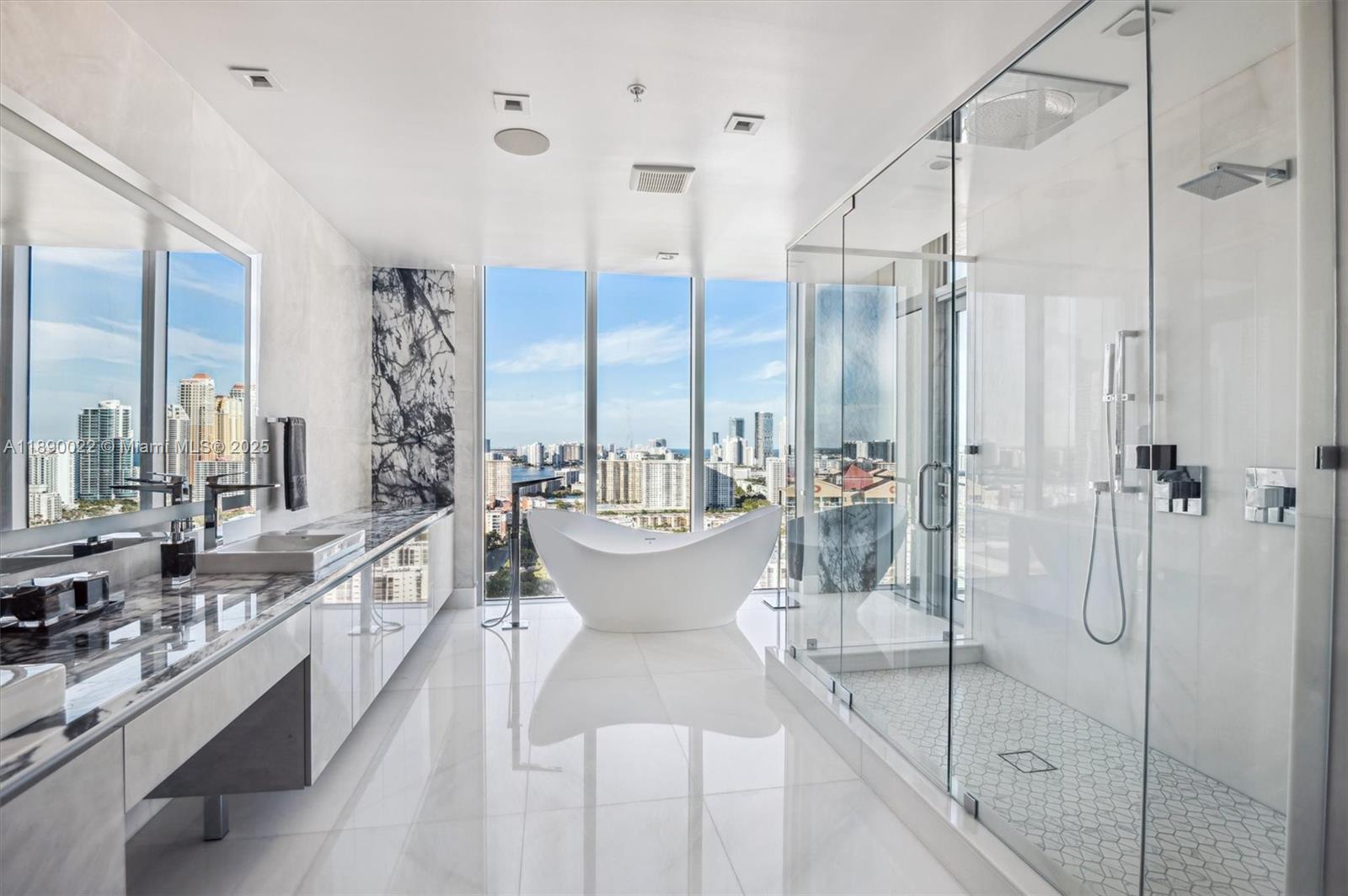 See details 5-UPH04 4 / 5 3877 sq. ft. $ 2025-10-03 0 Photo