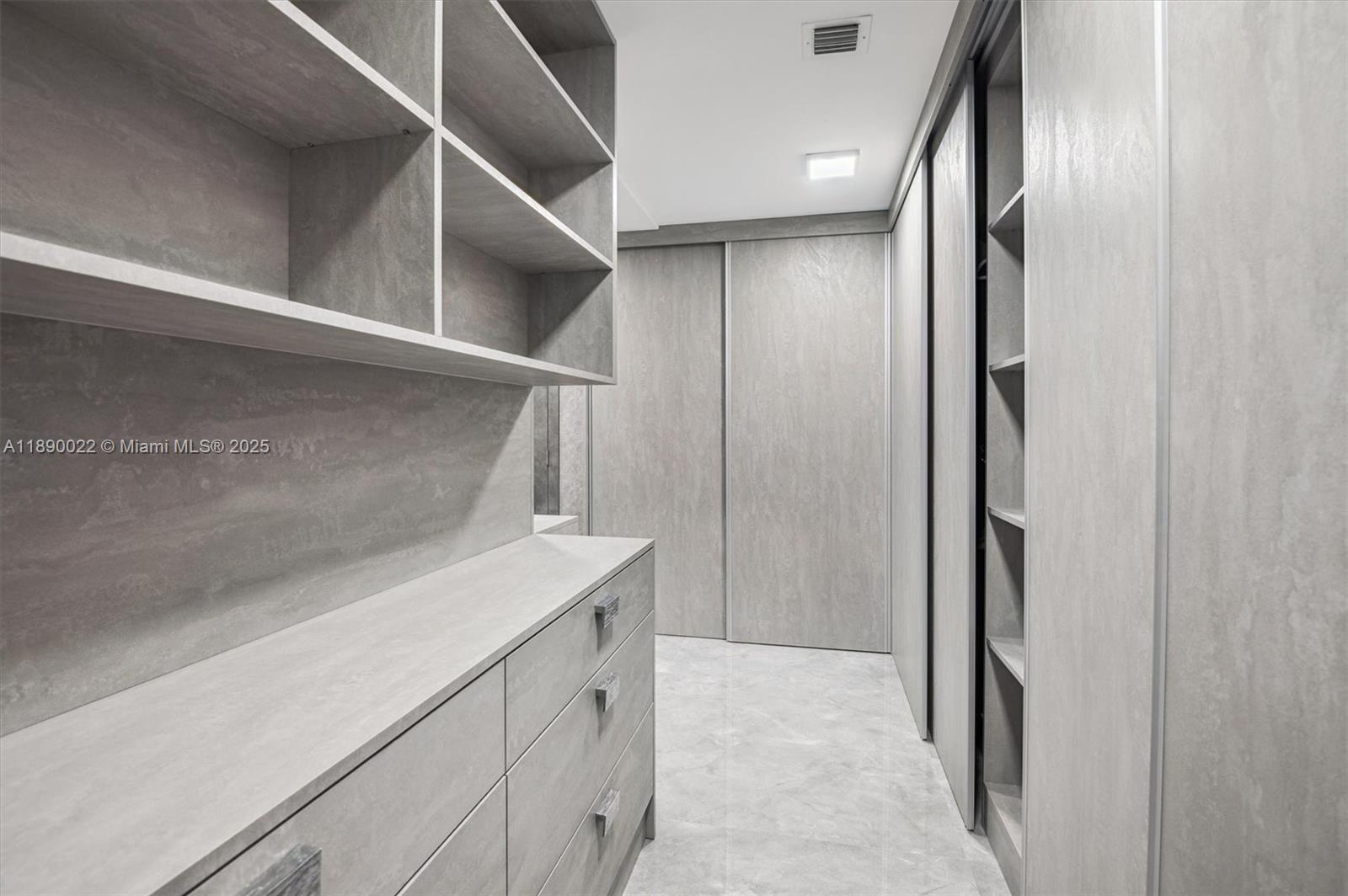 See details 5-UPH04 4 / 5 3877 sq. ft. $ 2025-10-03 0 Photo