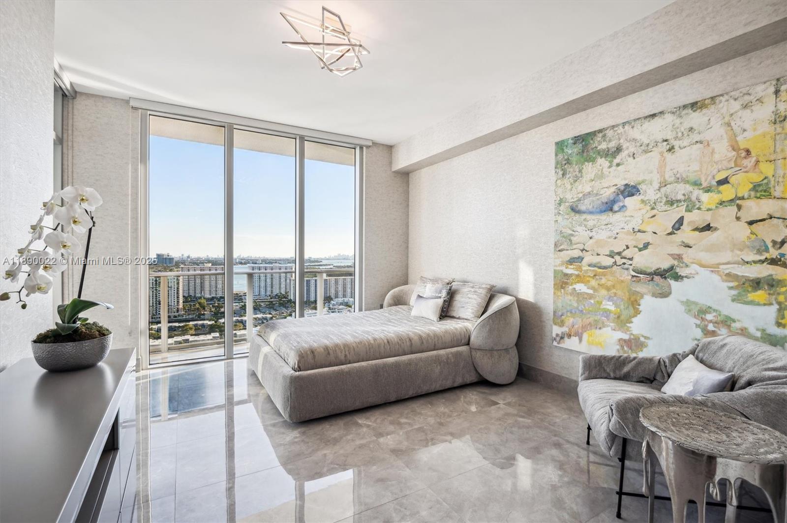 See details 5-UPH04 4 / 5 3877 sq. ft. $ 2025-10-03 0 Photo