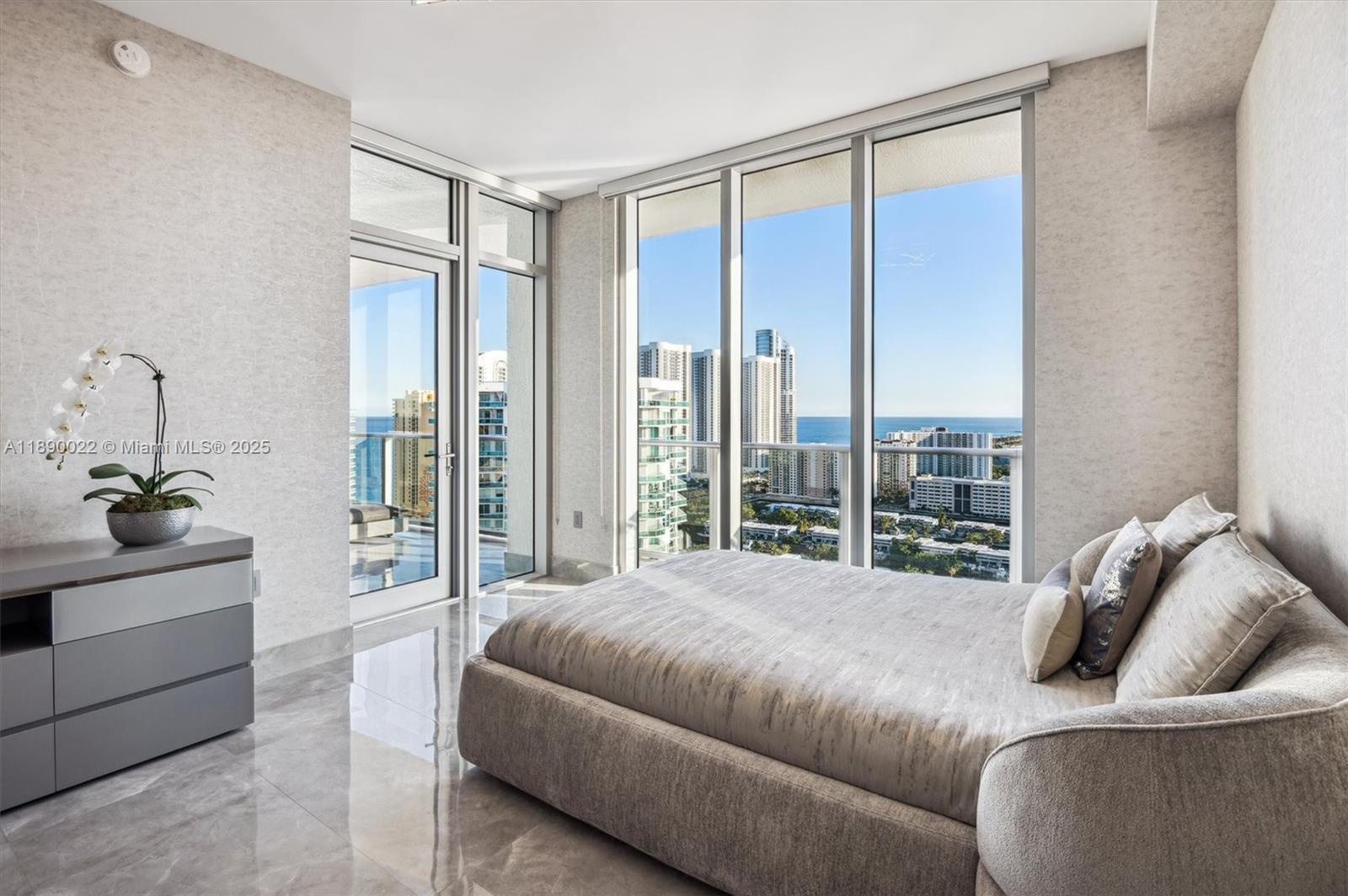 See details 5-UPH04 4 / 5 3877 sq. ft. $ 2025-10-03 0 Photo