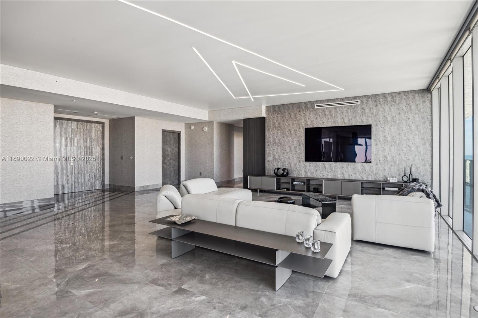 See details 5-UPH04 4 / 5 3877 sq. ft. $ 2025-10-03 0 Photo