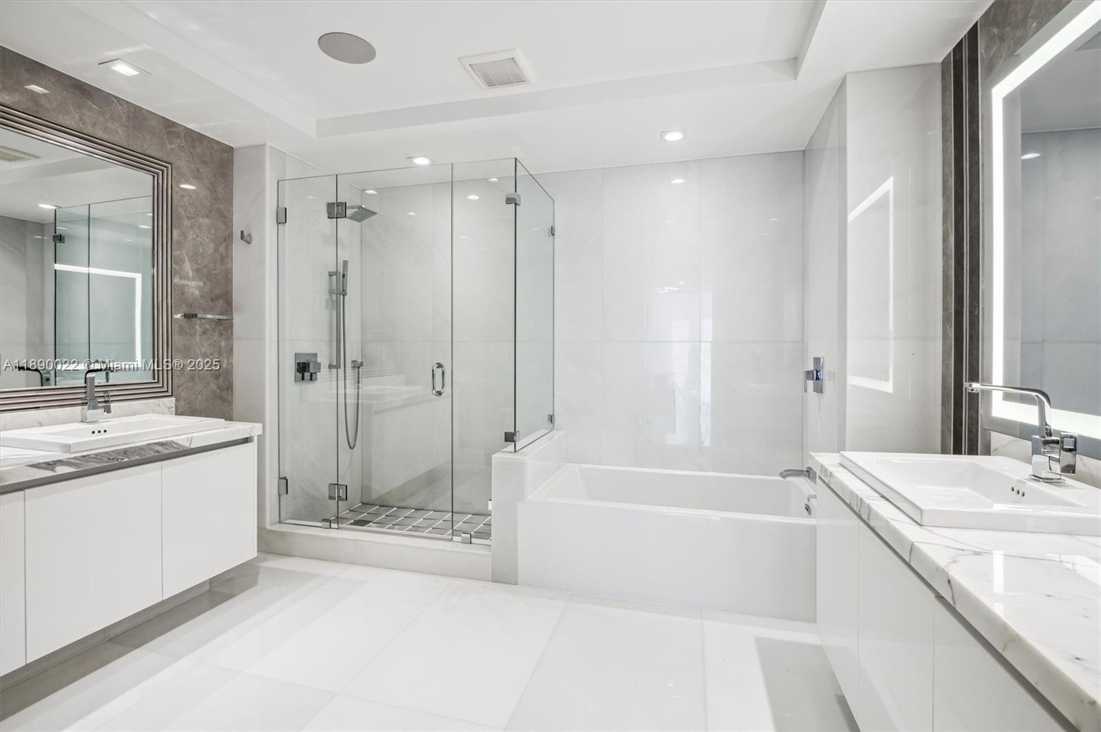 See details 5-UPH04 4 / 5 3877 sq. ft. $ 2025-10-03 0 Photo