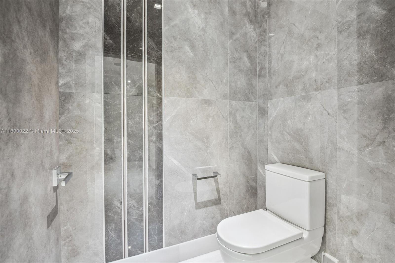 See details 5-UPH04 4 / 5 3877 sq. ft. $ 2025-10-03 0 Photo