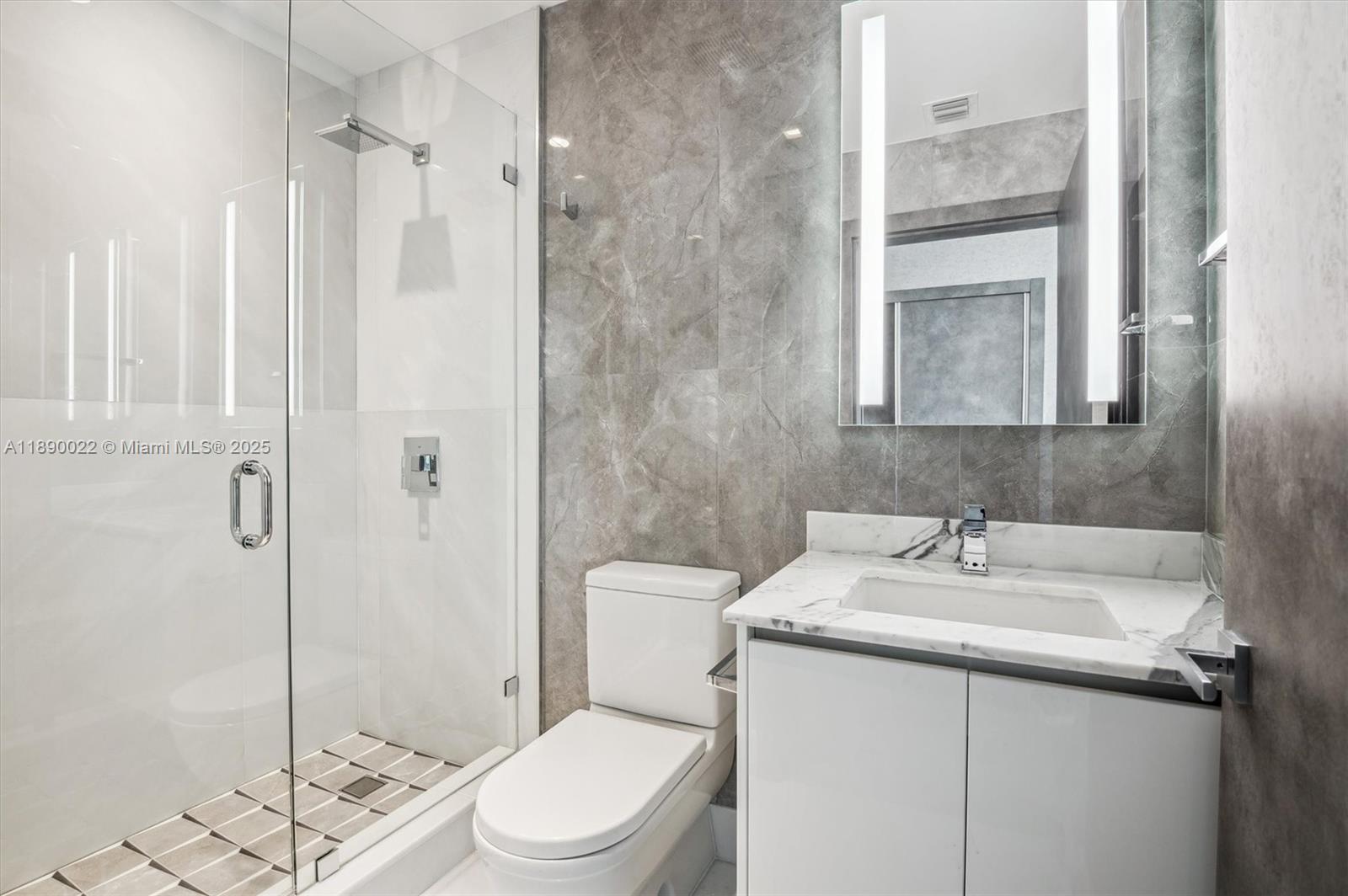 See details 5-UPH04 4 / 5 3877 sq. ft. $ 2025-10-03 0 Photo