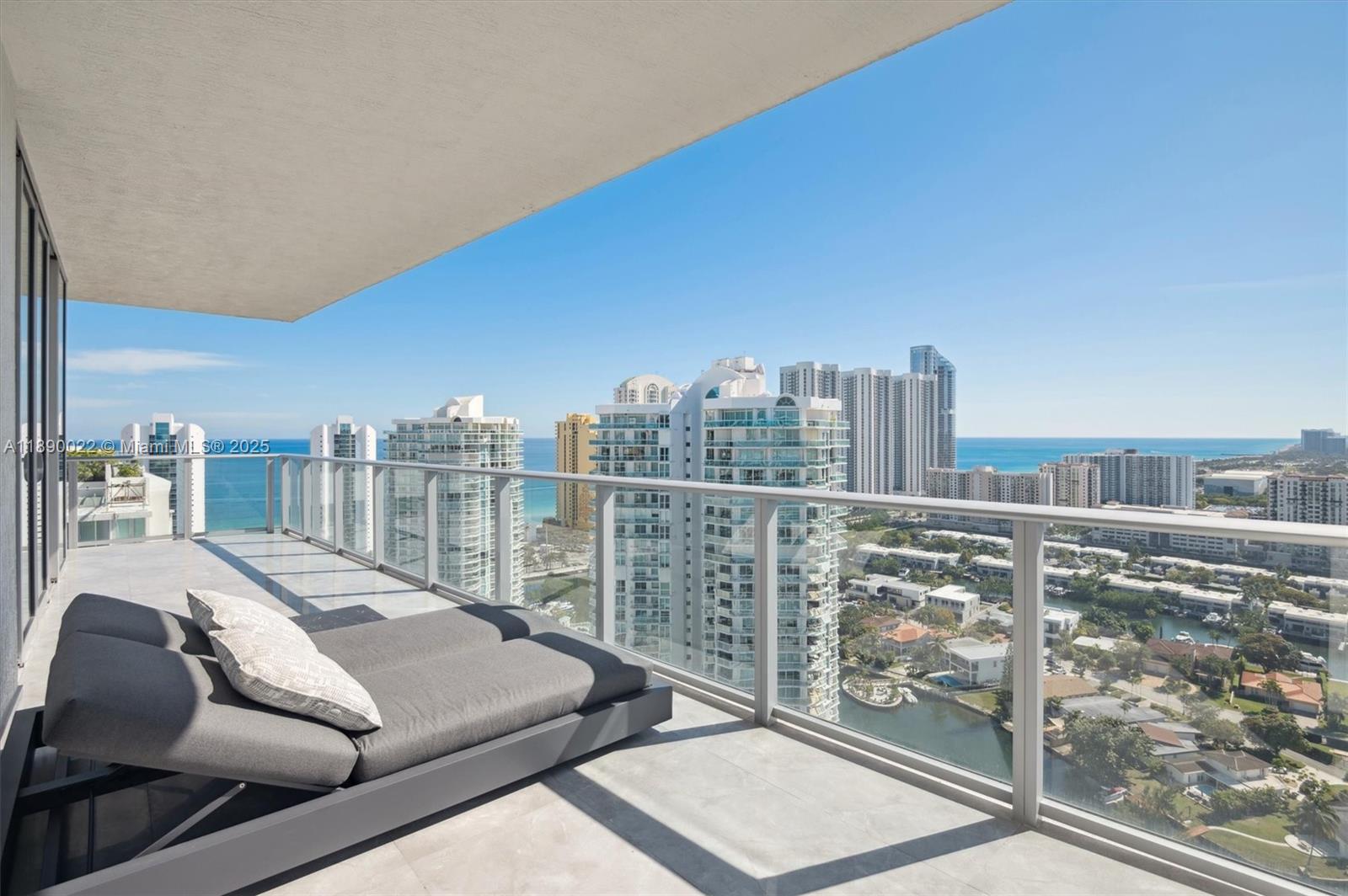 See details 5-UPH04 4 / 5 3877 sq. ft. $ 2025-10-03 0 Photo