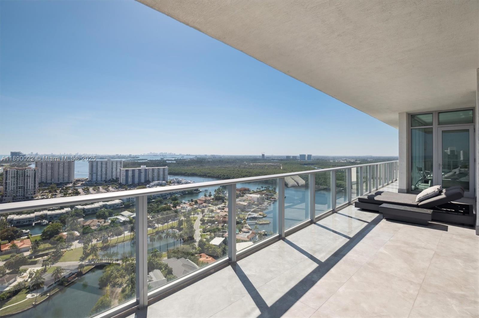 See details 5-UPH04 4 / 5 3877 sq. ft. $ 2025-10-03 0 Photo