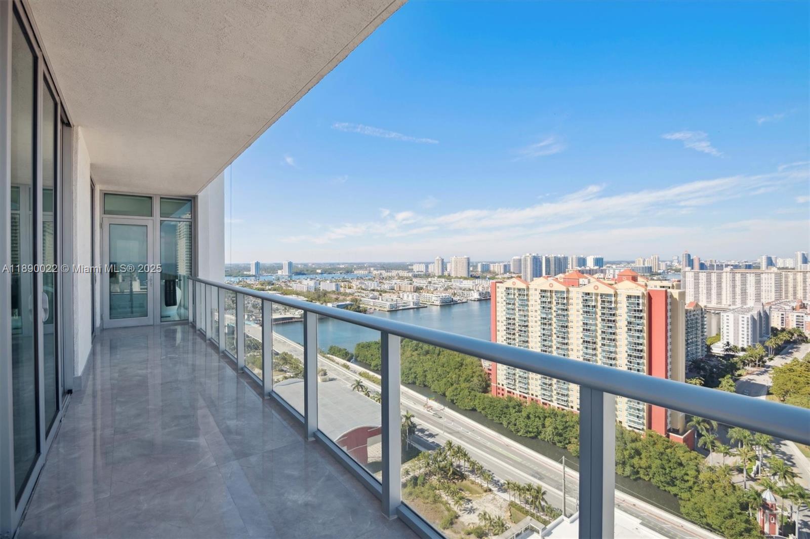 See details 5-UPH04 4 / 5 3877 sq. ft. $ 2025-10-03 0 Photo