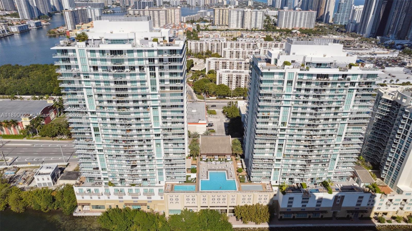See details 5-UPH04 4 / 5 3877 sq. ft. $ 2025-10-03 0 Photo