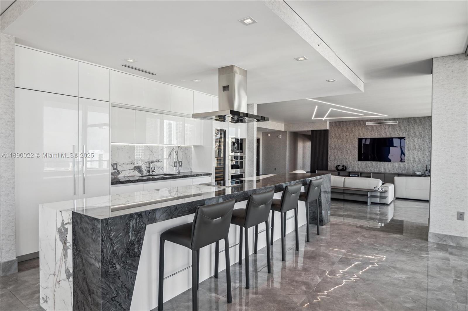 See details 5-UPH04 4 / 5 3877 sq. ft. $ 2025-10-03 0 Photo