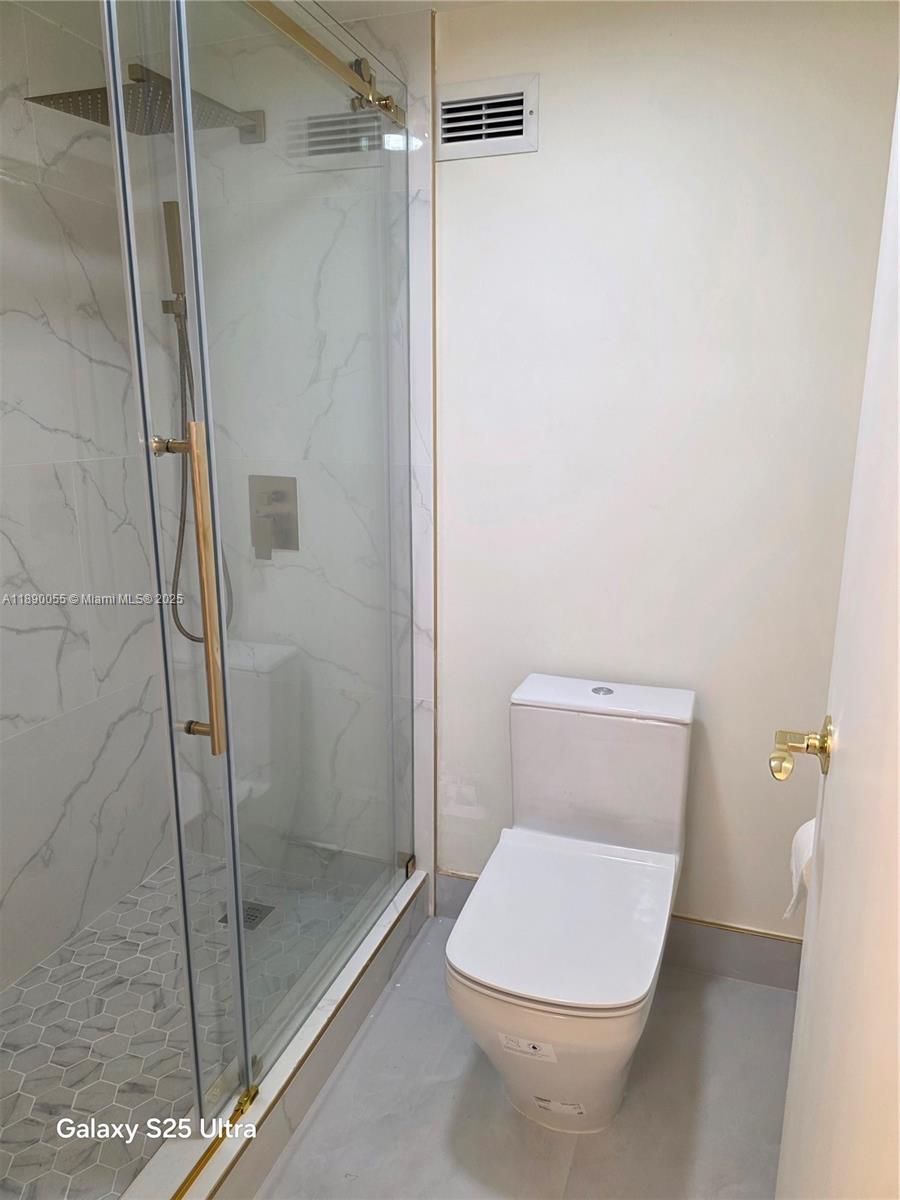 Photo of 3725 Ocean Dr  #617, Hollywood, Florida, 33019 - 
