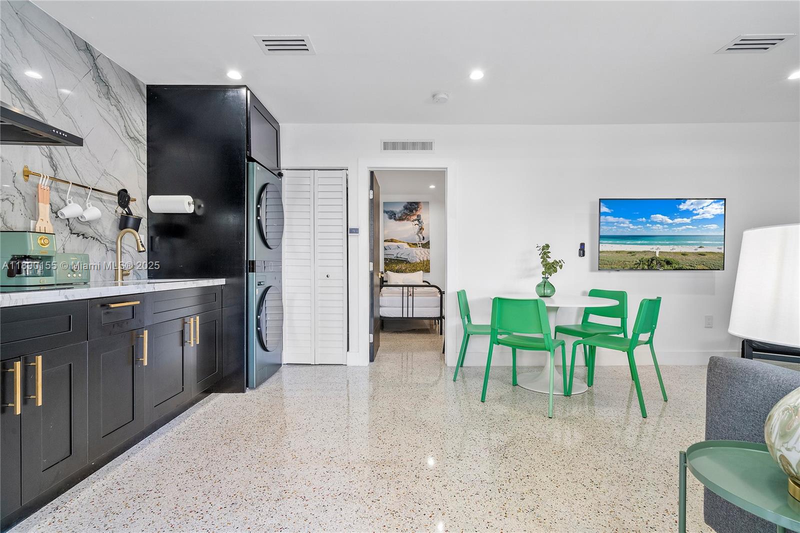 Ver detalles / 1600 sq. ft. $ 2025-10-04 0 foto