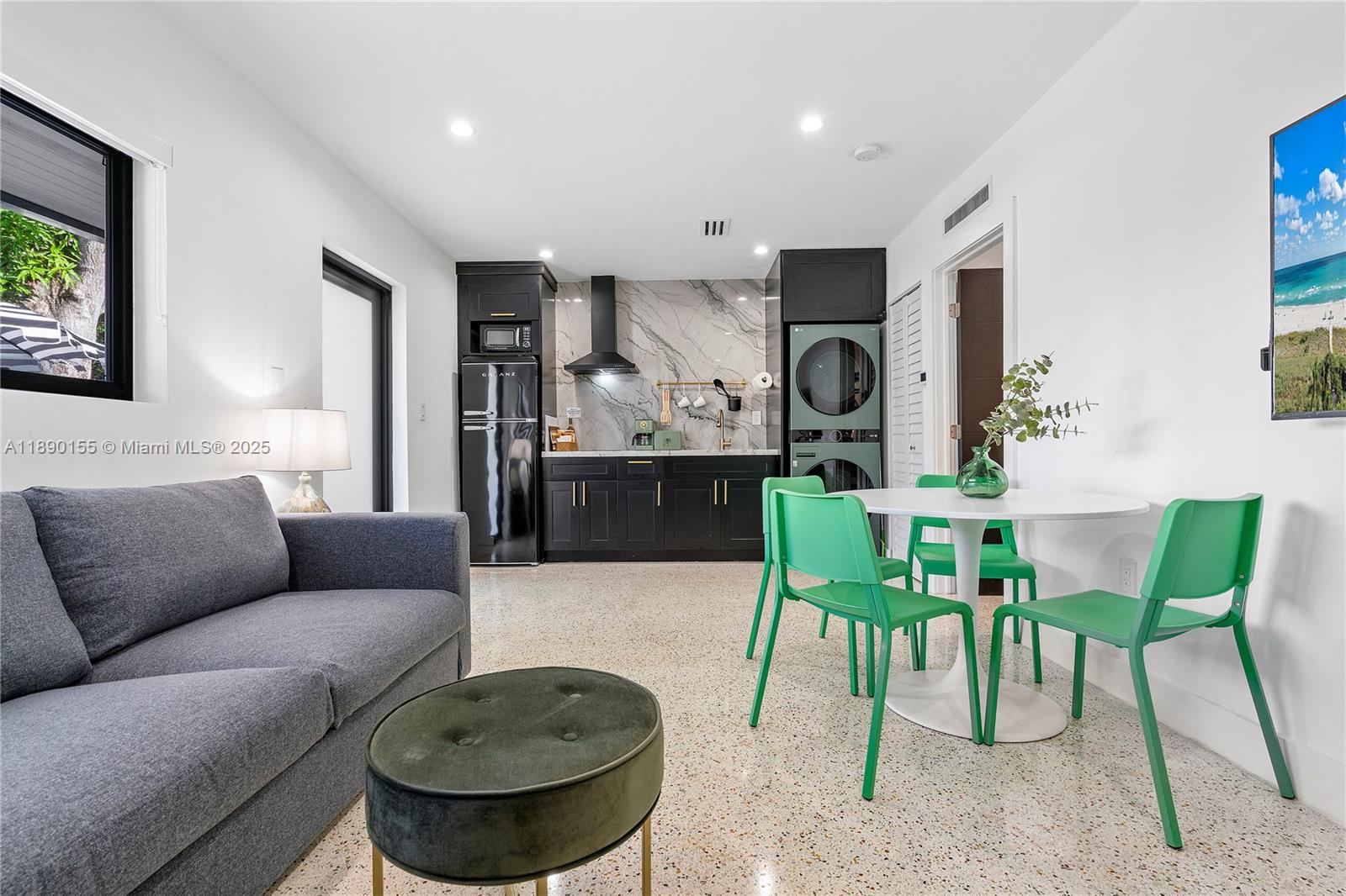 Ver detalles / 1600 sq. ft. $ 2025-10-04 0 foto