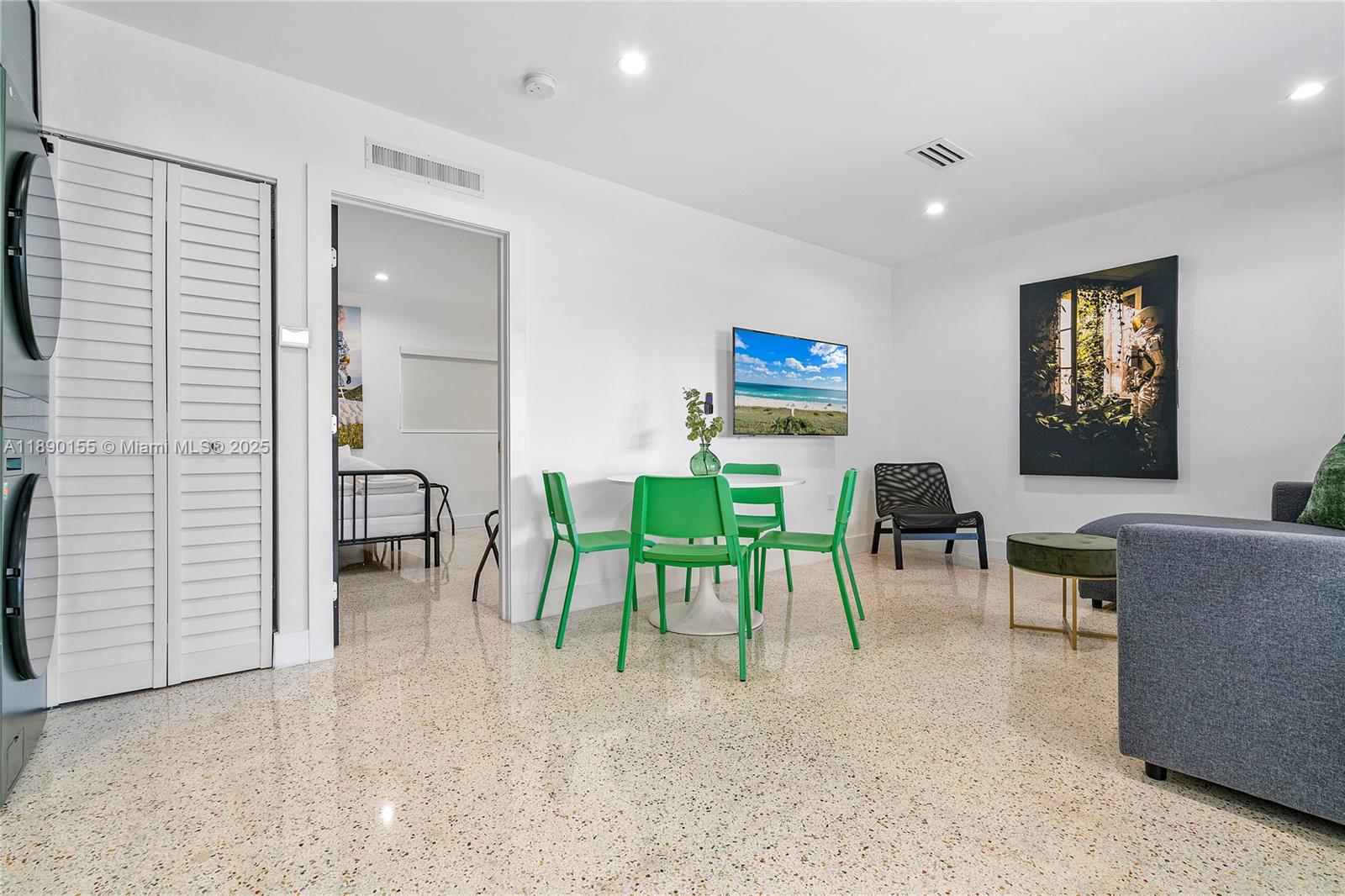 Ver detalles / 1600 sq. ft. $ 2025-10-04 0 foto