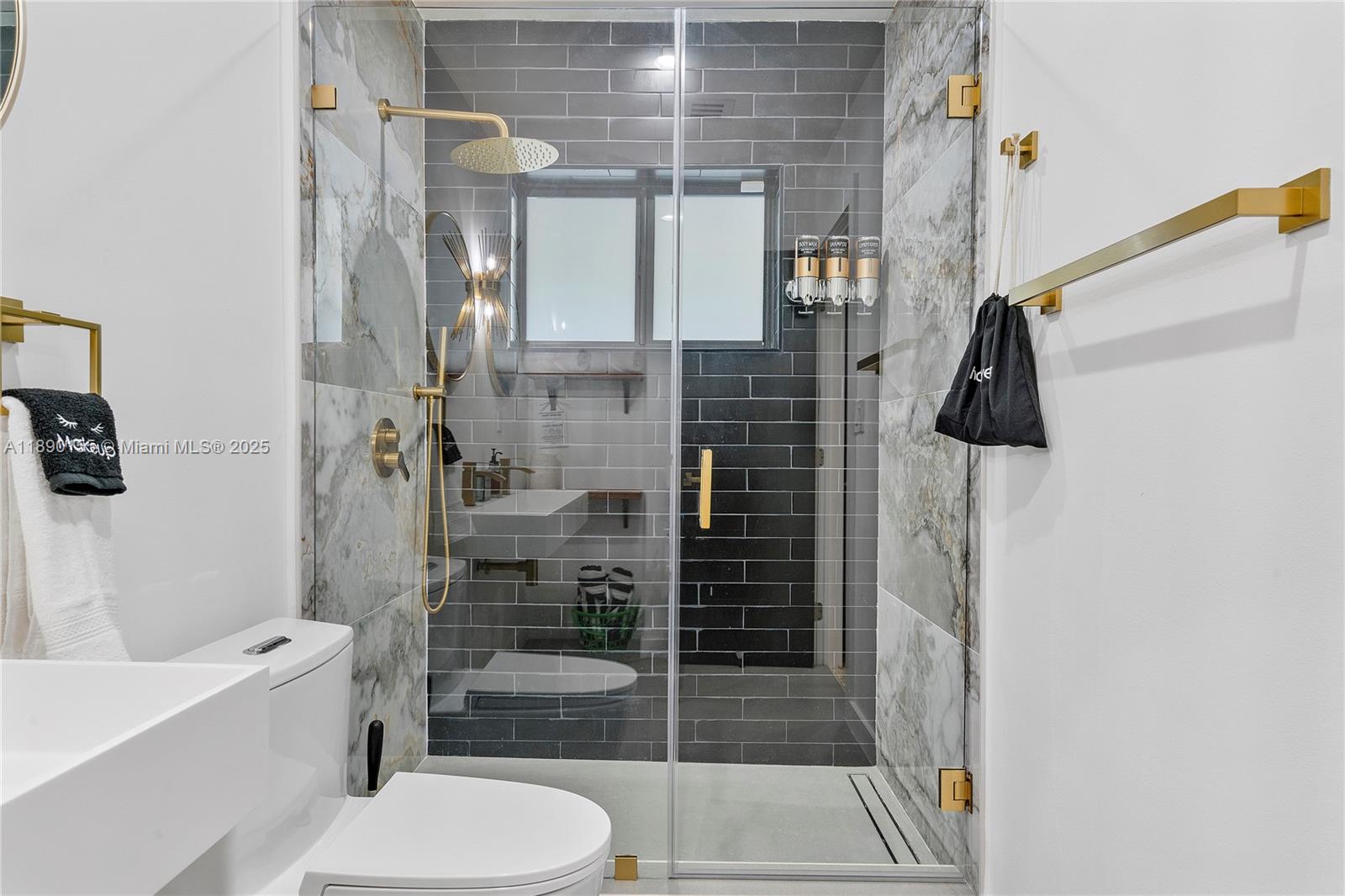 Ver detalles / 1600 sq. ft. $ 2025-10-04 0 foto