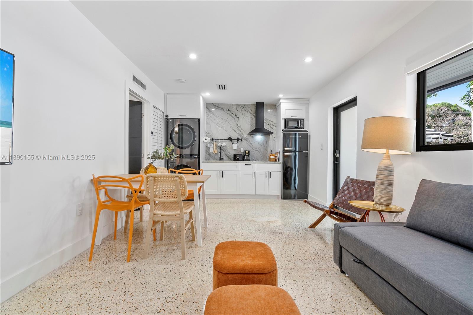 Ver detalles / 1600 sq. ft. $ 2025-10-04 0 foto