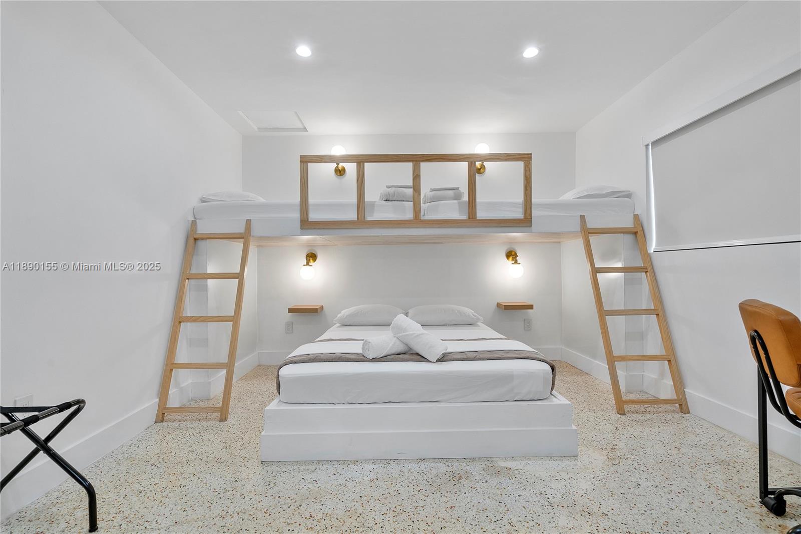 Ver detalles / 1600 sq. ft. $ 2025-10-04 0 foto