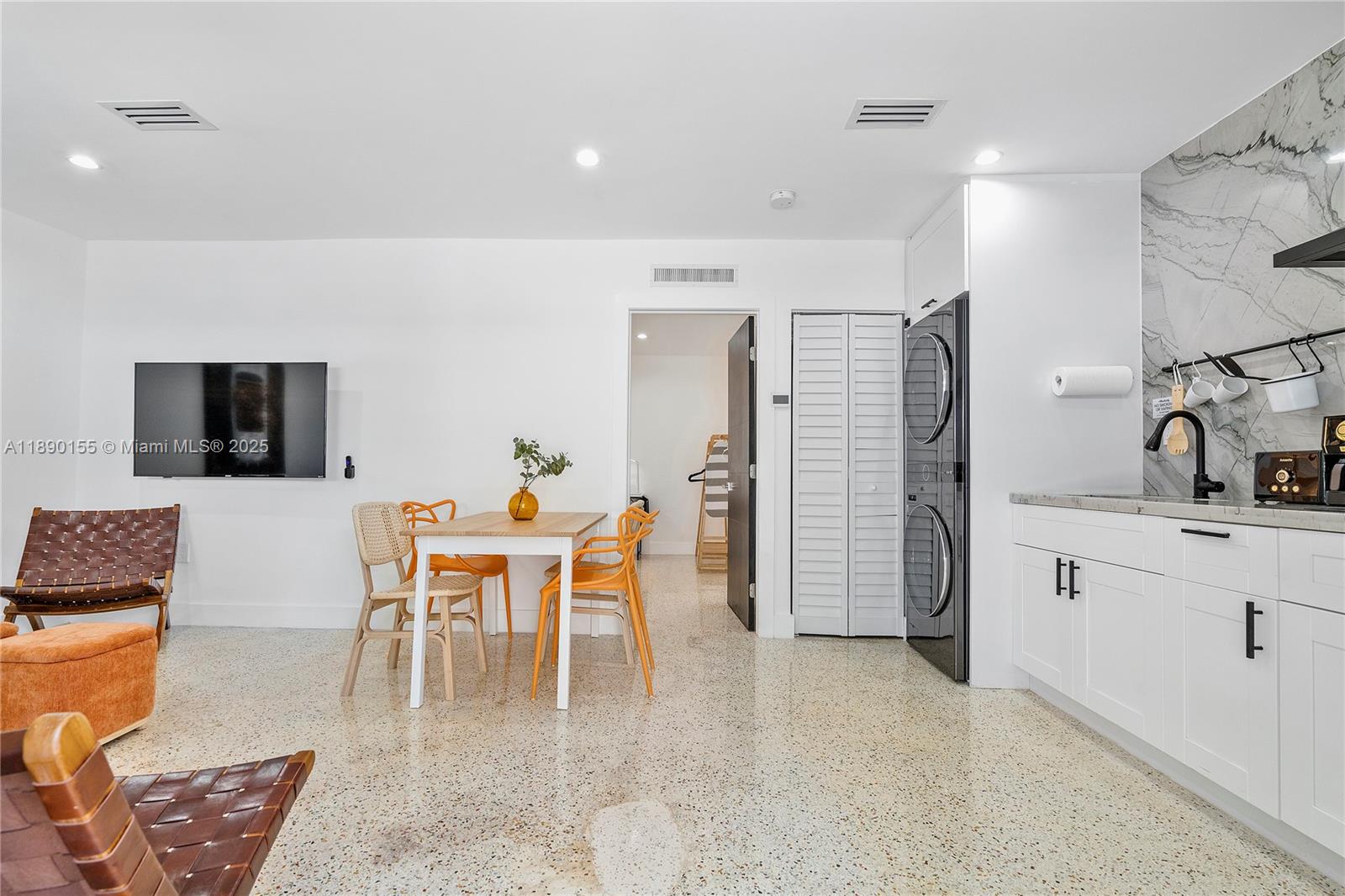 Ver detalles / 1600 sq. ft. $ 2025-10-04 0 foto