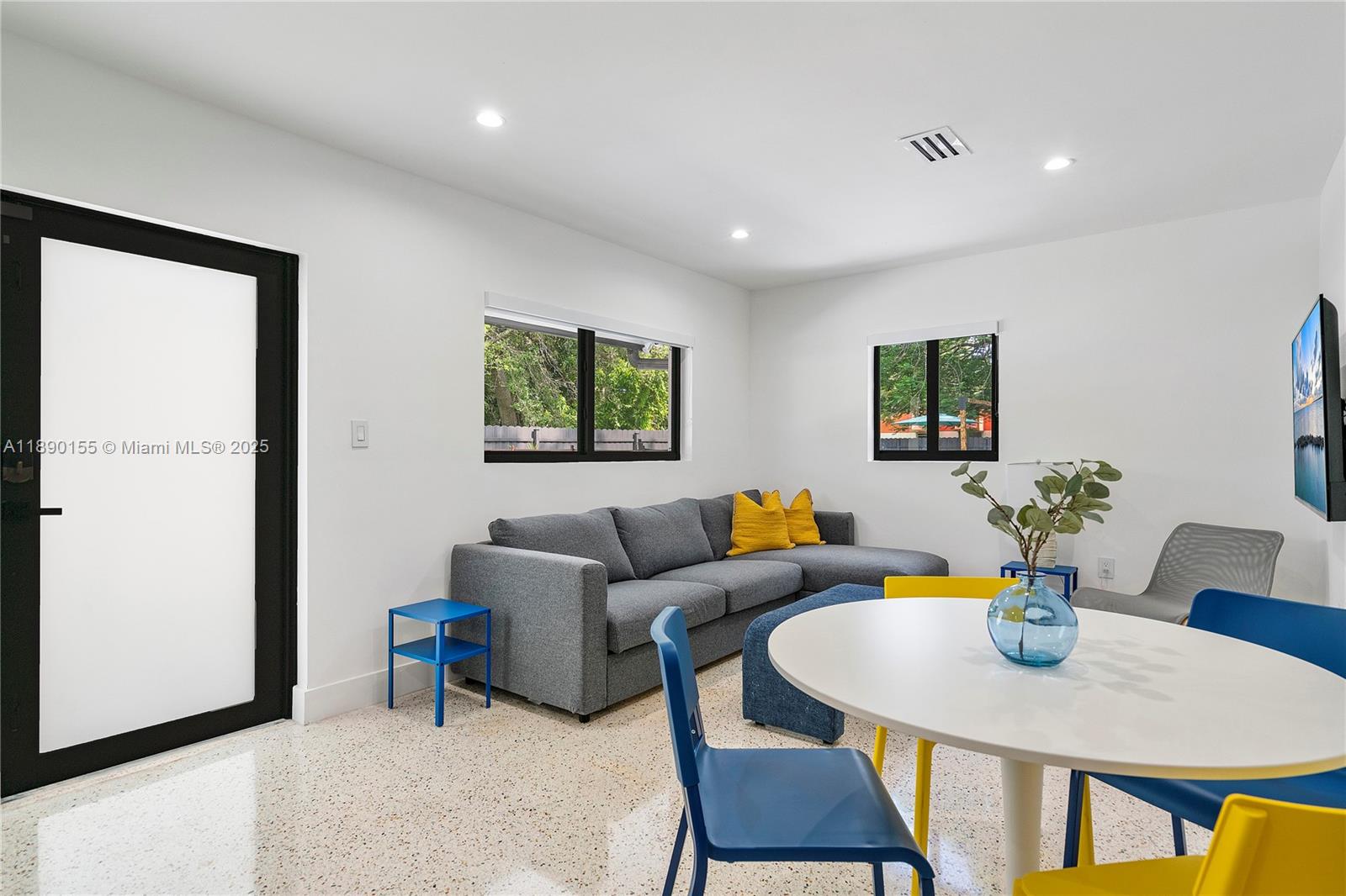 Ver detalles / 1600 sq. ft. $ 2025-10-04 0 foto