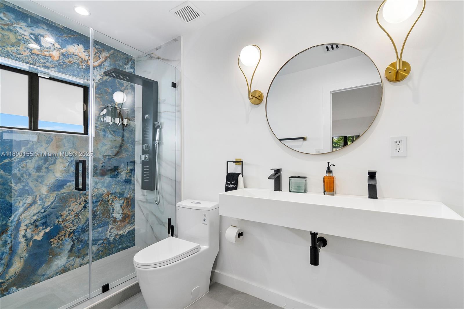 Ver detalles / 1600 sq. ft. $ 2025-10-04 0 foto