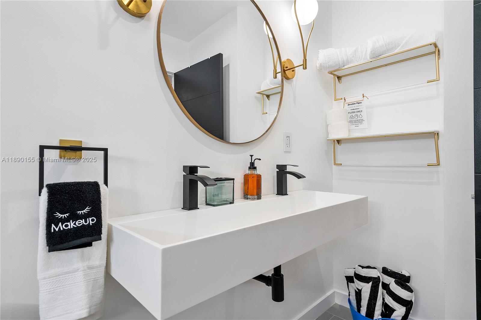 Ver detalles / 1600 sq. ft. $ 2025-10-04 0 foto