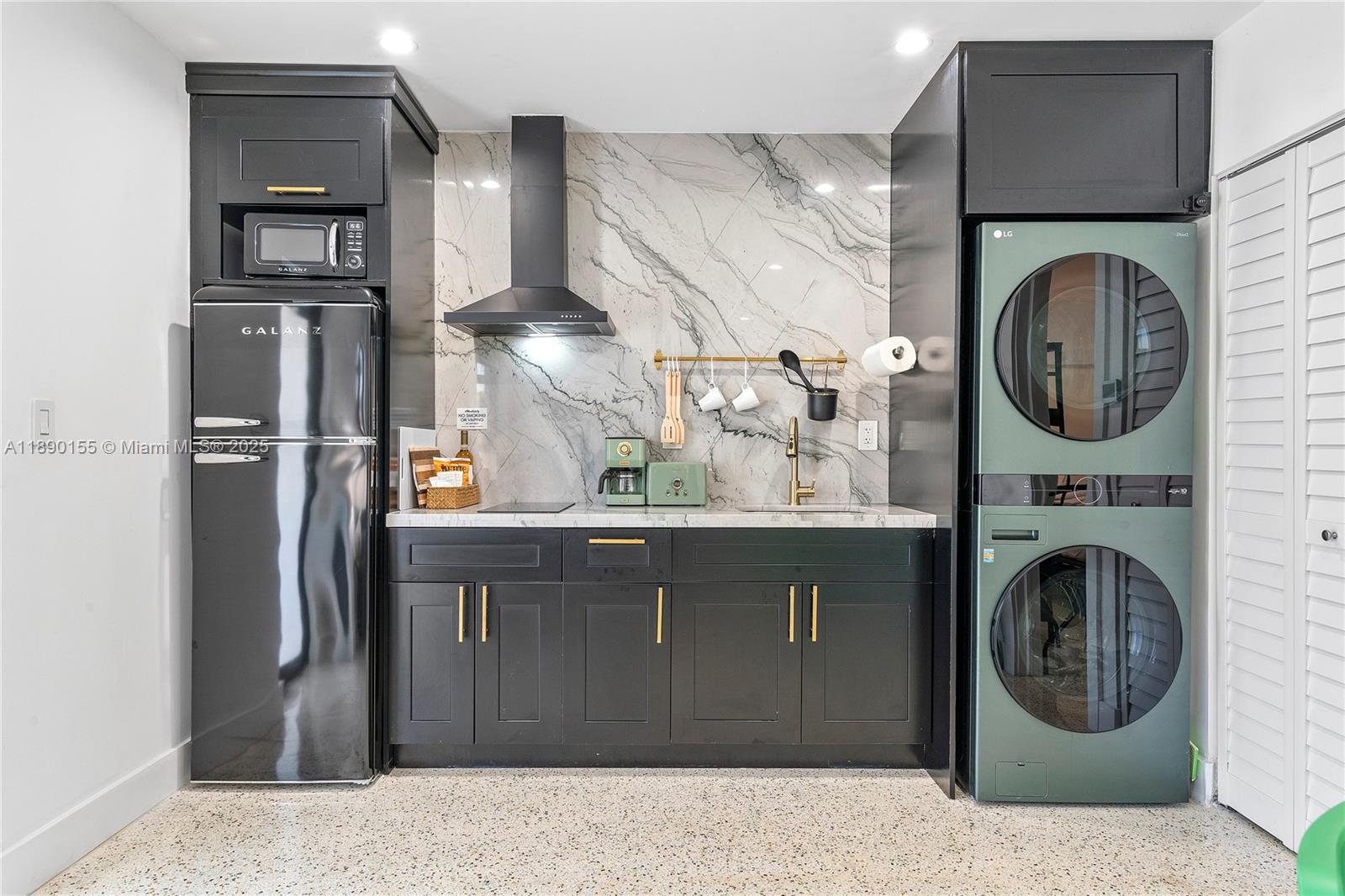 Ver detalles / 1600 sq. ft. $ 2025-10-04 0 foto
