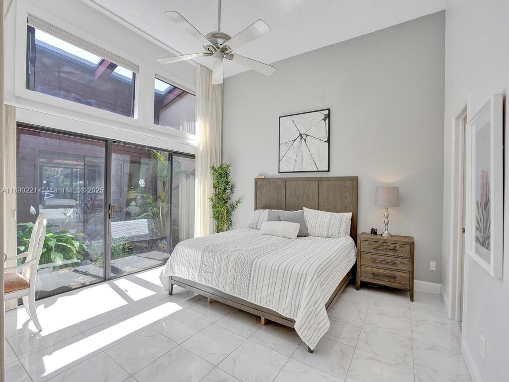   /   sq. ft. $ 2025-10-04 0 foto