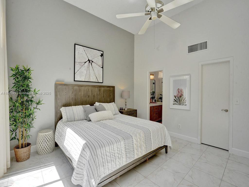   /   sq. ft. $ 2025-10-04 0 foto