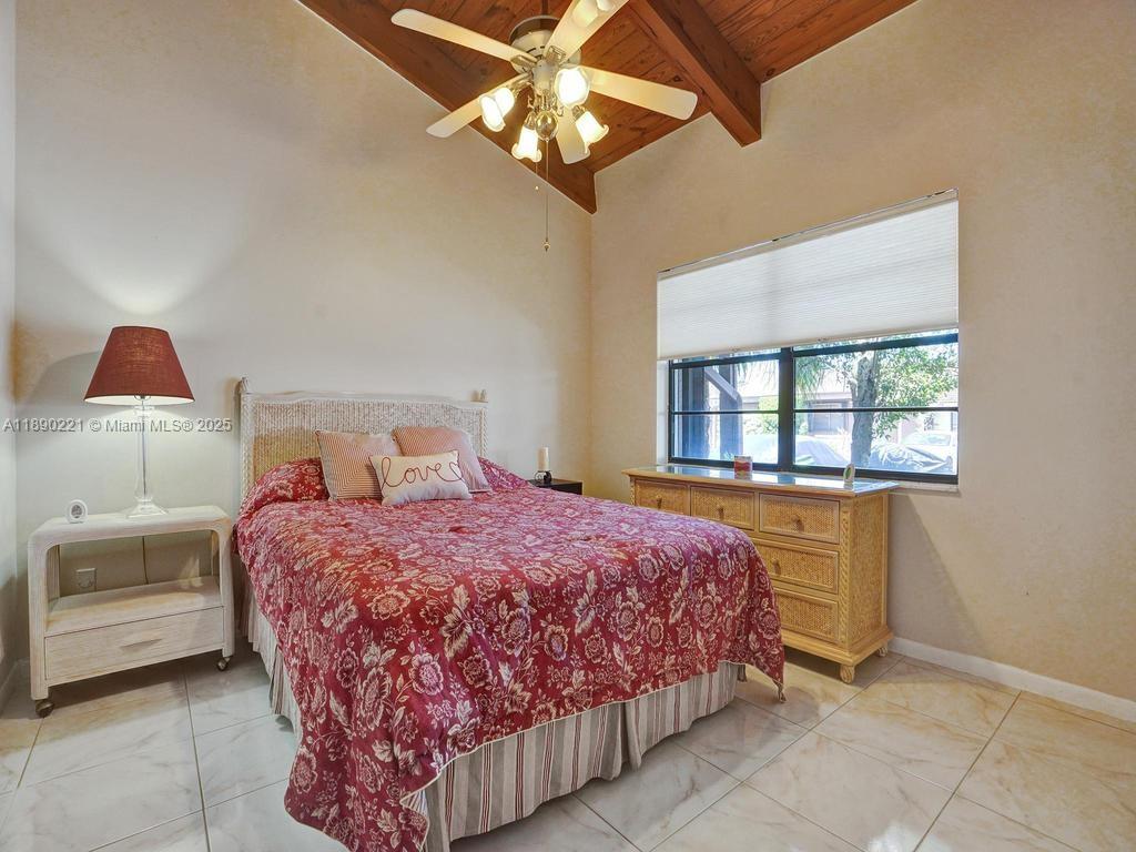   /   sq. ft. $ 2025-10-04 0 foto