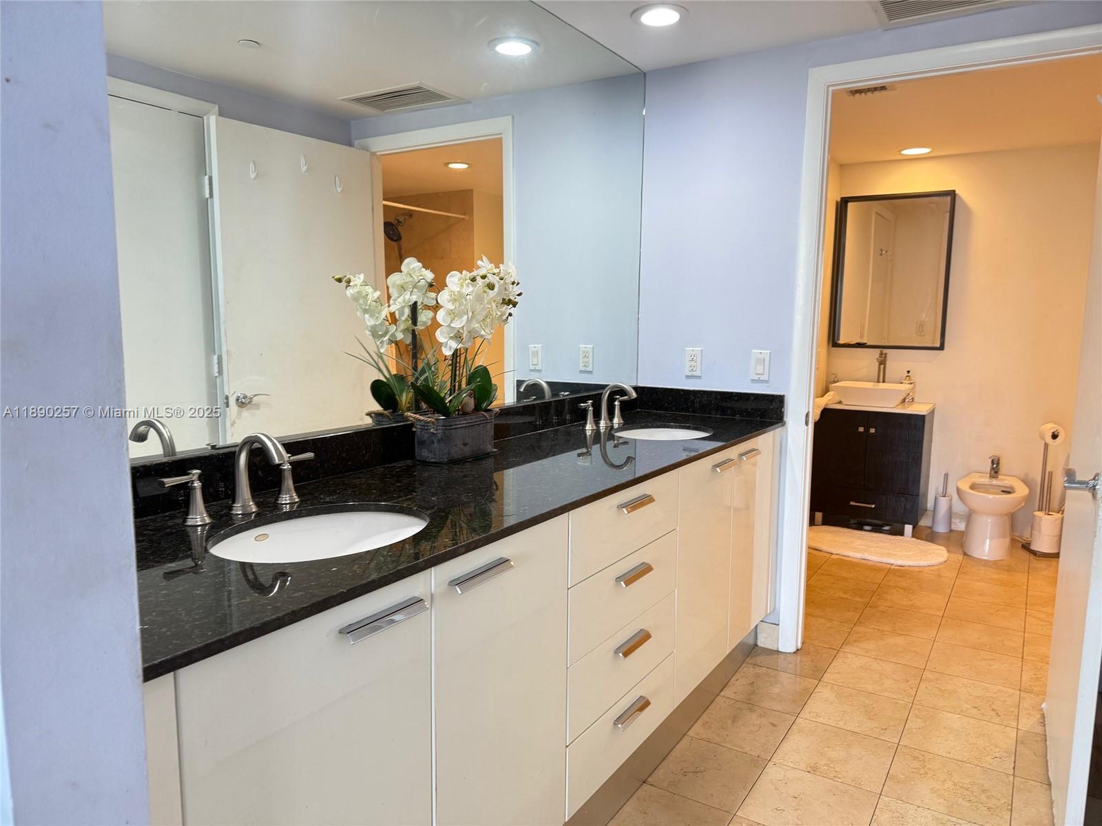 See details 1106 2 / 1 1086 sq. ft. $ 2025-10-04 0 Photo