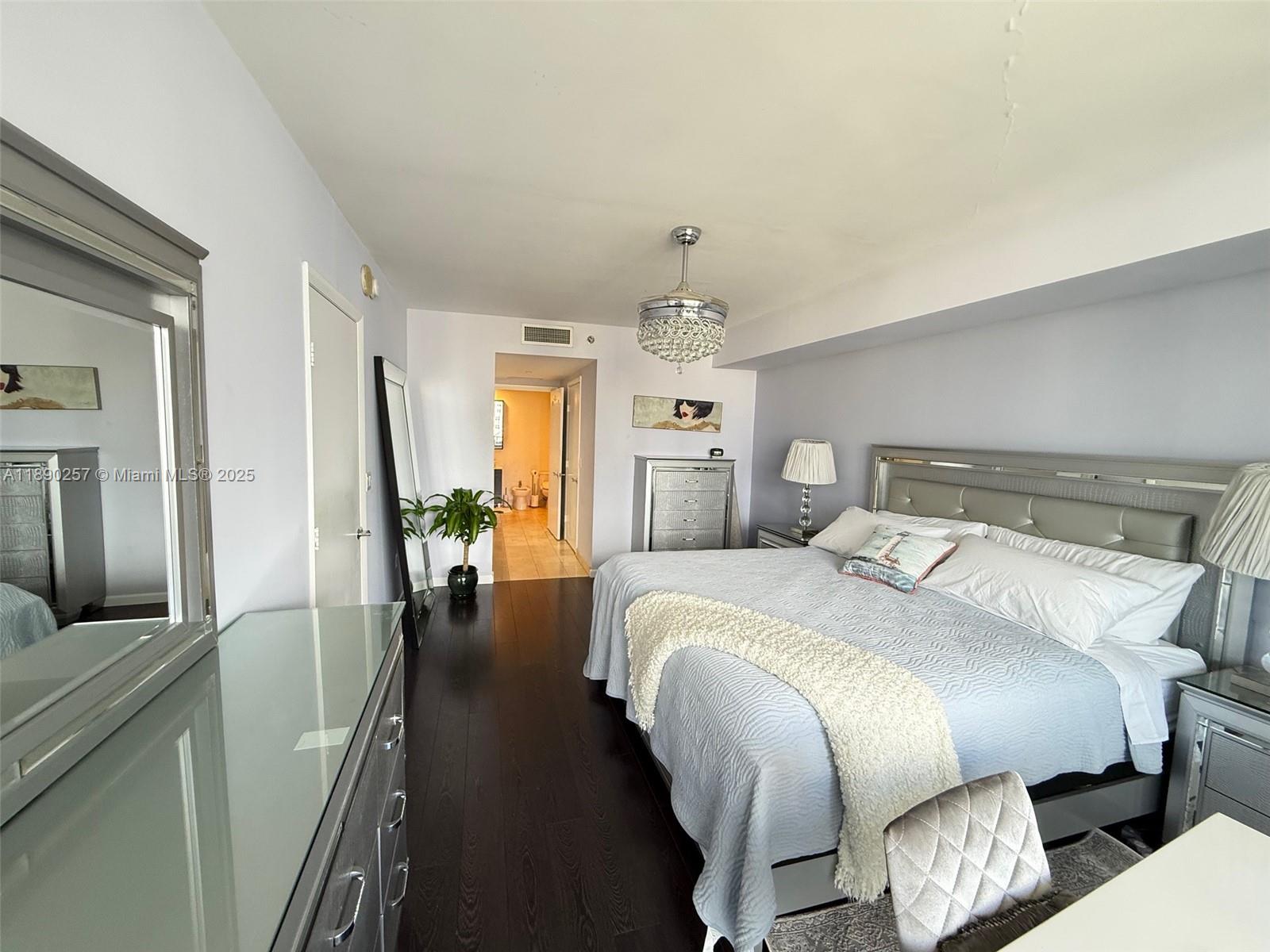 See details 1106 2 / 1 1086 sq. ft. $ 2025-10-04 0 Photo