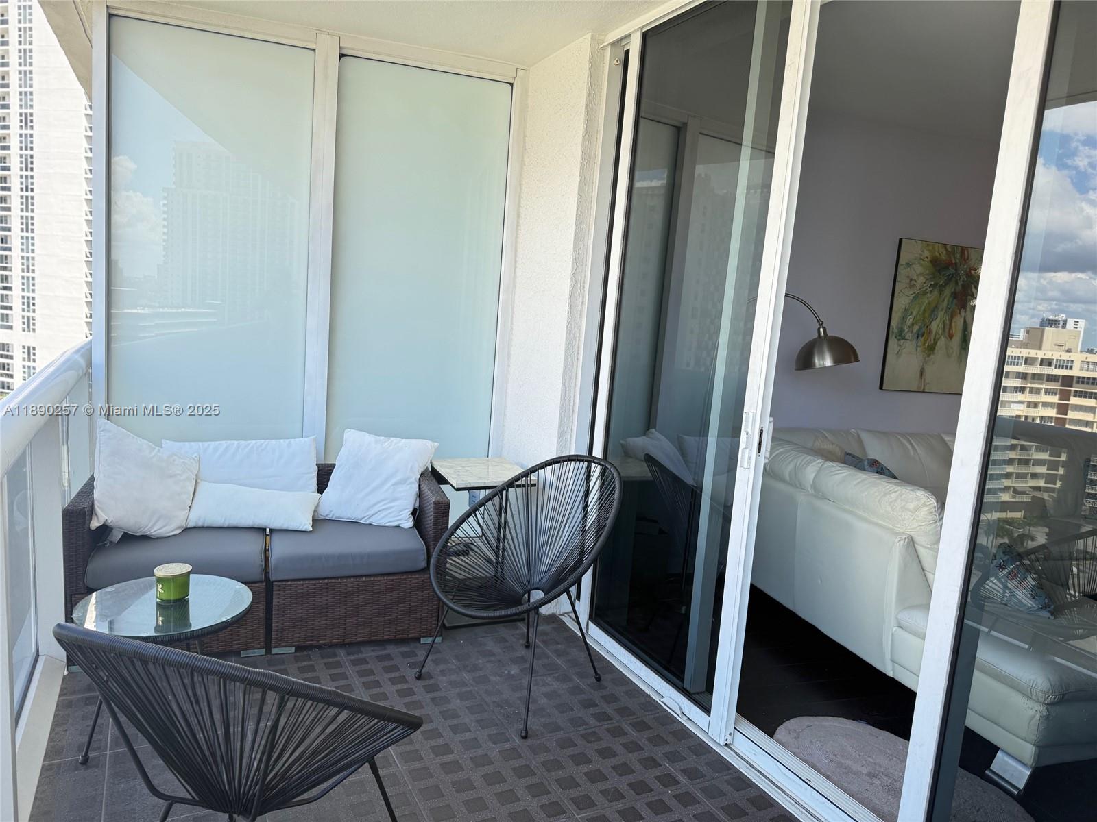 See details 1106 2 / 1 1086 sq. ft. $ 2025-10-04 0 Photo