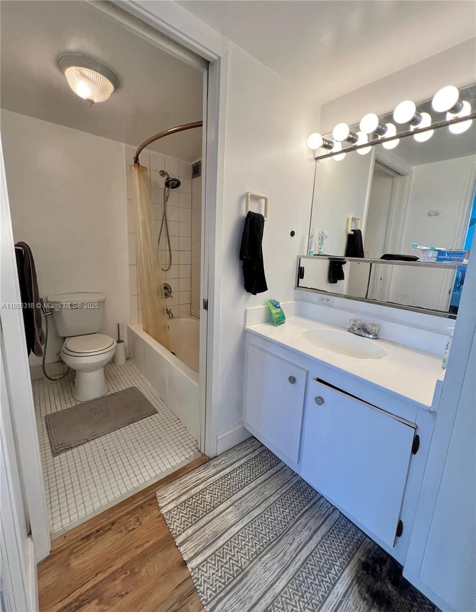 Photo of 16919 Bay Rd  #408, Sunny Isles Beach, Florida, 33160 - 