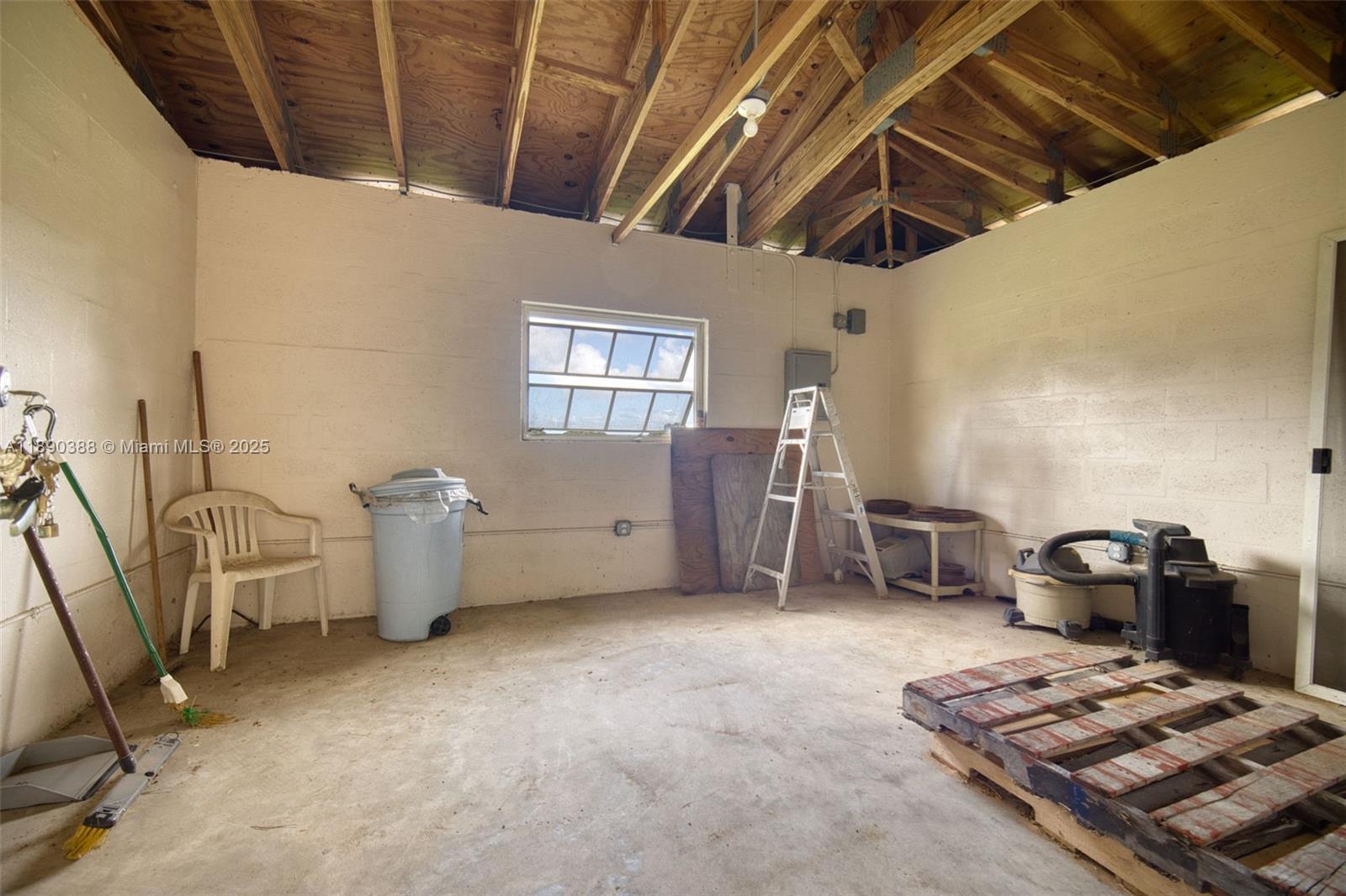   /   sq. ft. $ 2025-10-04 0 Photo