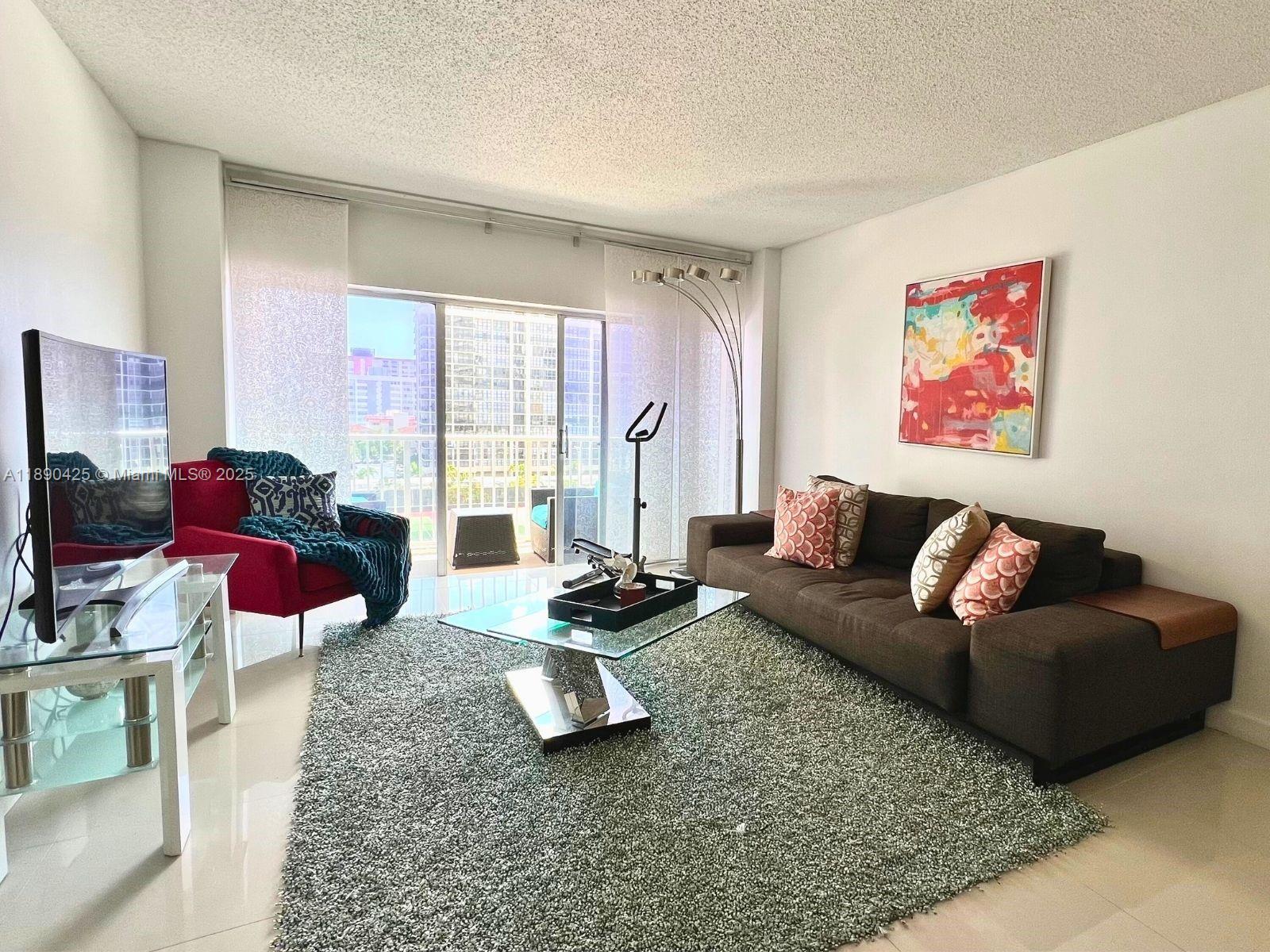 6C 1 / 1 798 sq. ft. $ 2025-10-05 0 Photo