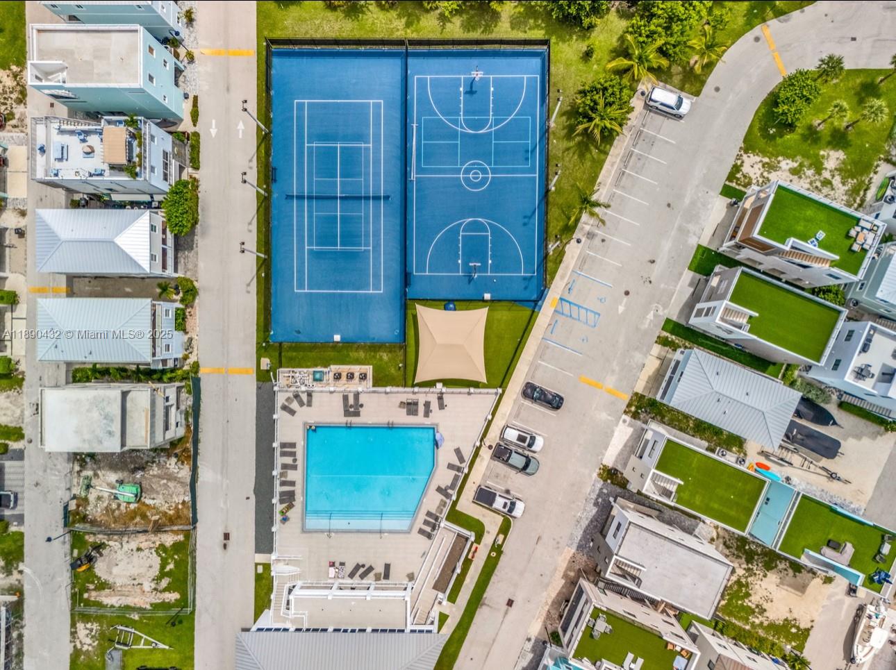   /   кв.футов $ 2025-10-05 0 Фото